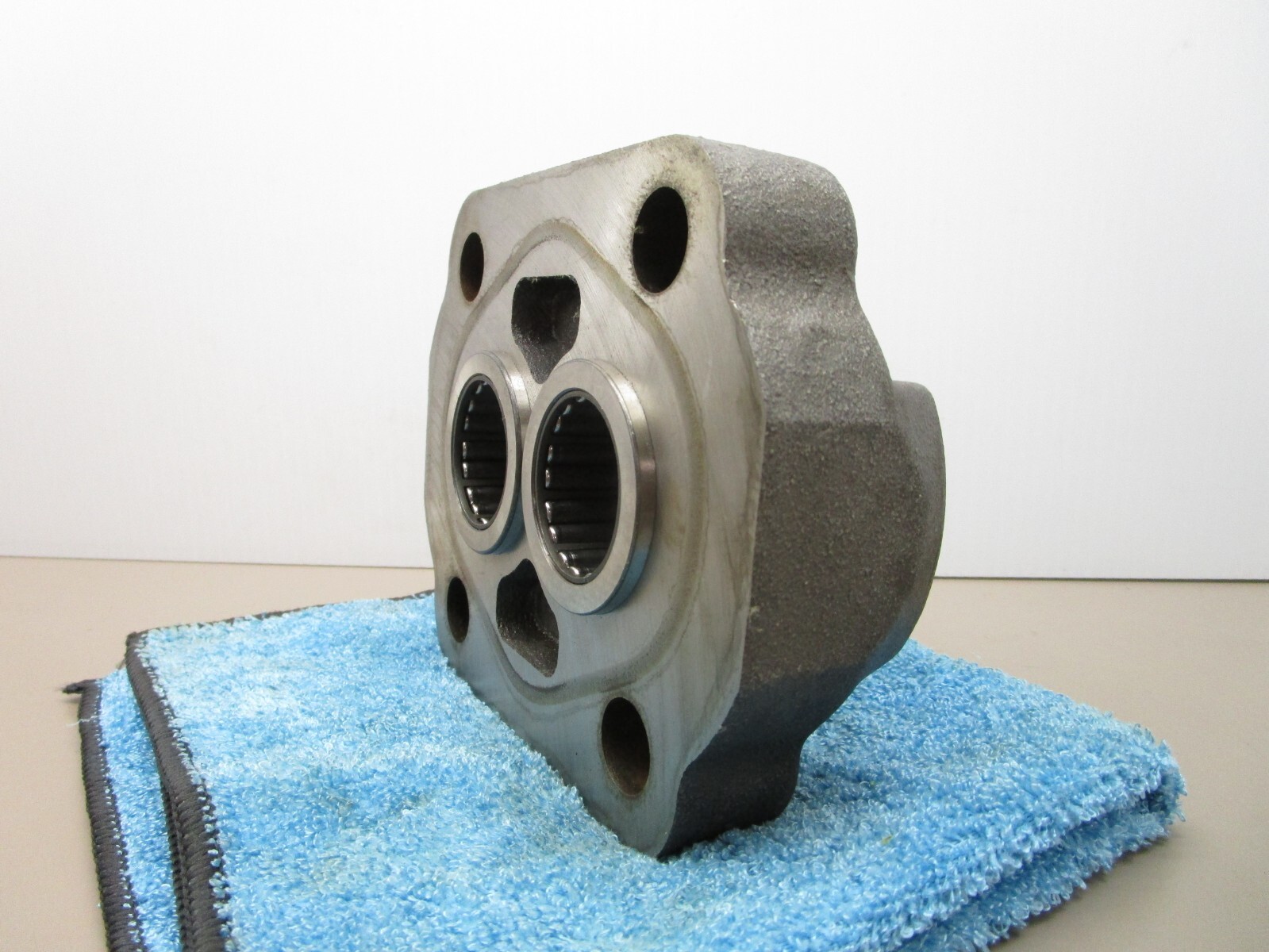 Commercial P50 P51 Hydraulic Pump Roller Bearing Back Cover Housing