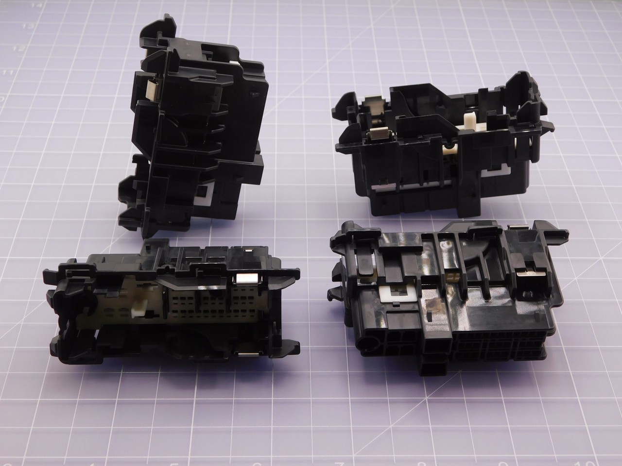 Lot of 100 AUTO 6098-8458 USHYBA36MA-B X118246