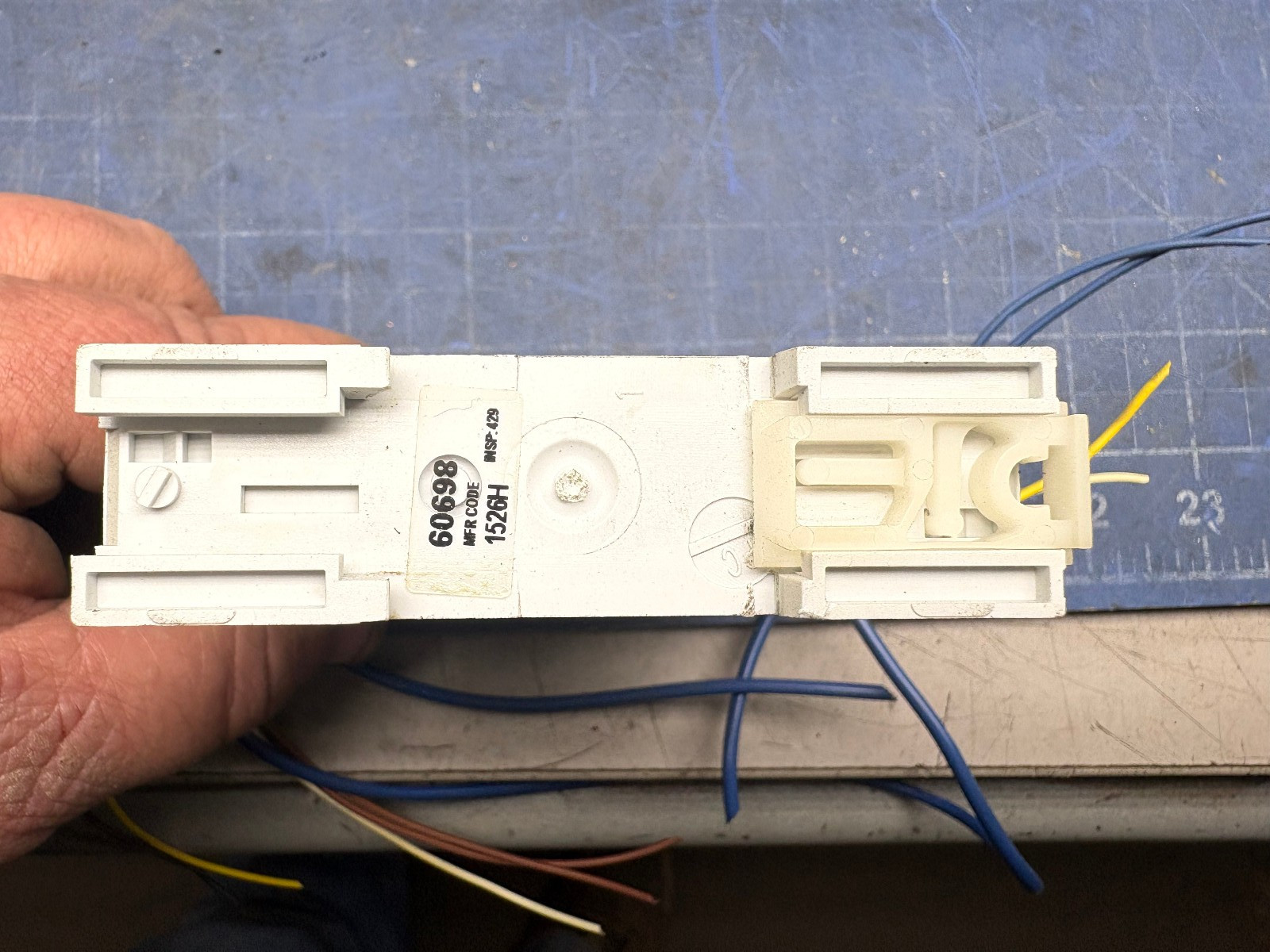 BANNER AT-FM-10K SAFETY RELAY 24VAC/DC 200mA MAX *SEE PICTURES*