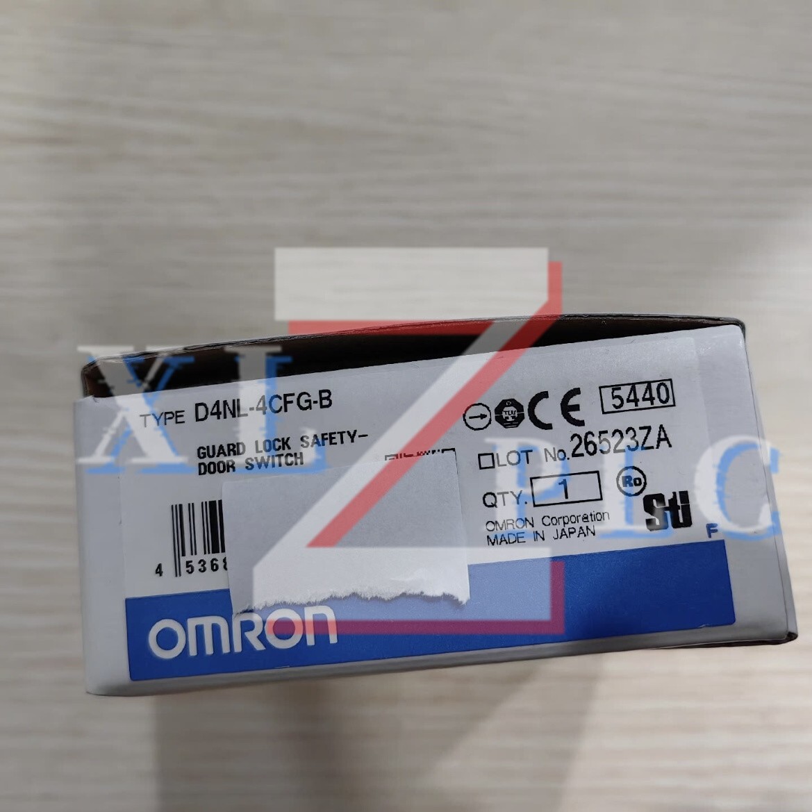 1PCS New OMRON D4NL-4CFG-B Guard Lock Safety-Door Switch In Box*