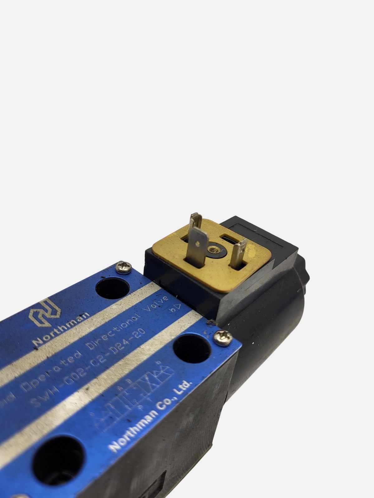NEW NORTHMAN SWH-G02-C2-D24-20 DIRECTIONAL CONTROL VALVE 24VDC