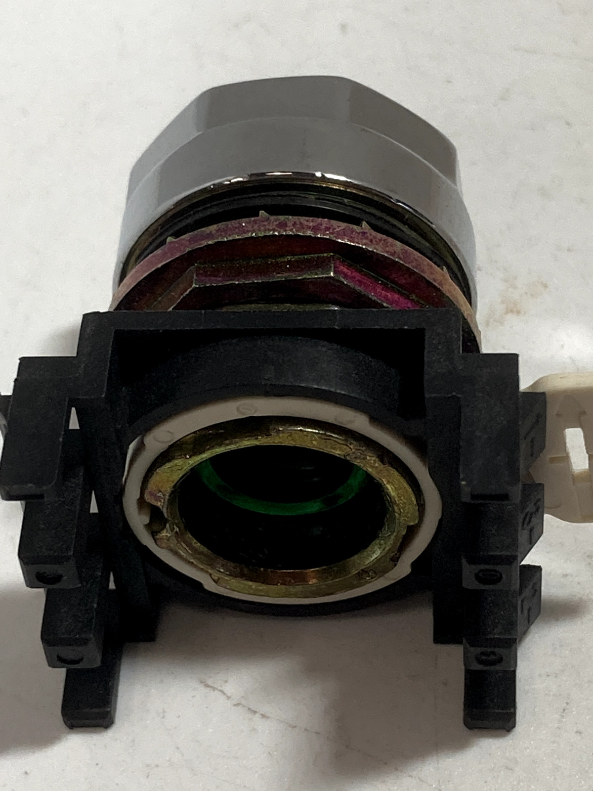 CUTLER HAMMER EM22N3 PUSHBUTTON OPERATOR FLUSH GREEN ILLUMINATED NNB