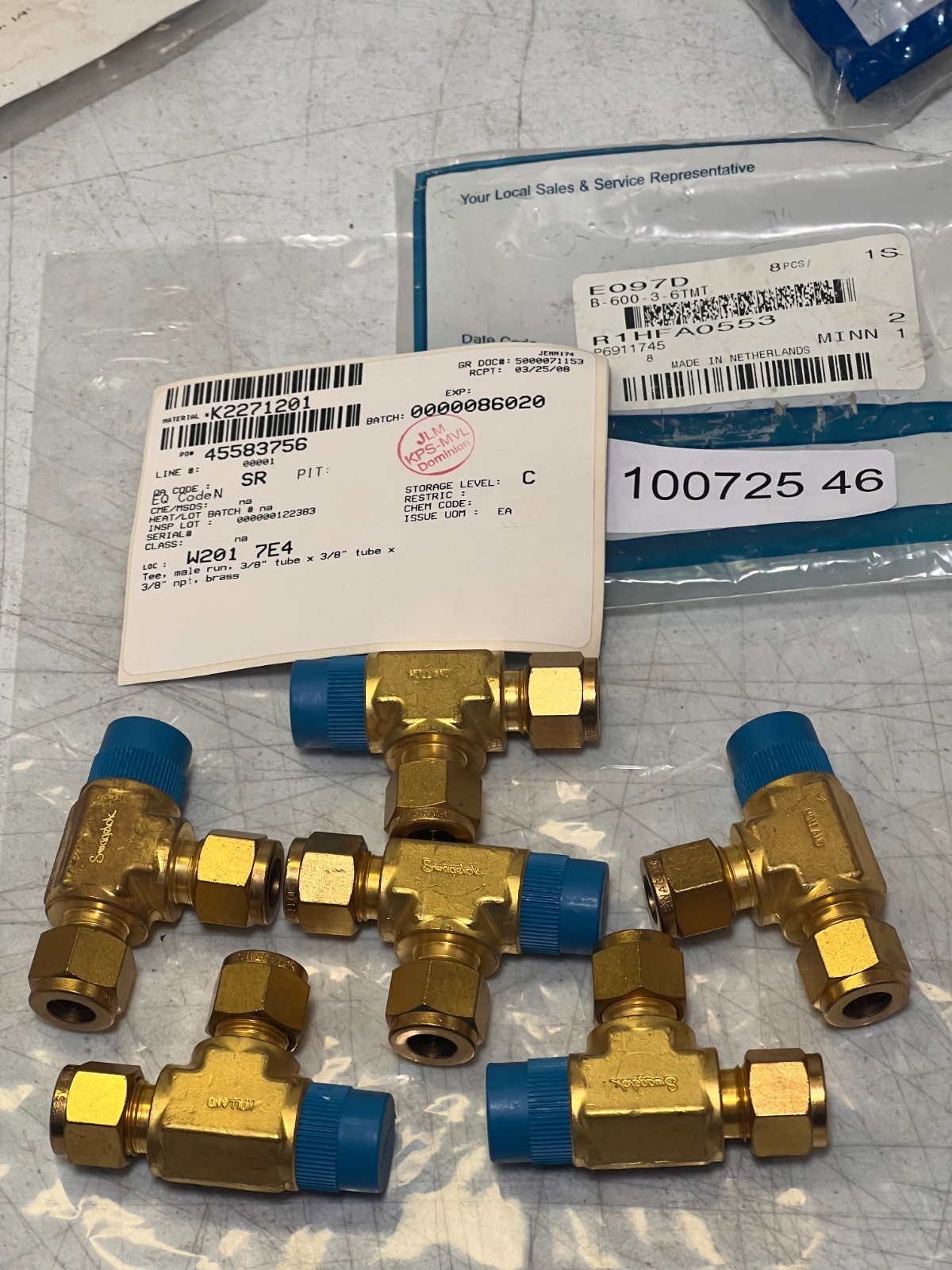 SWAGELOK B-600-3-6TMT, Male Run Tee (Tapered Thread) – Fractional QTY 1