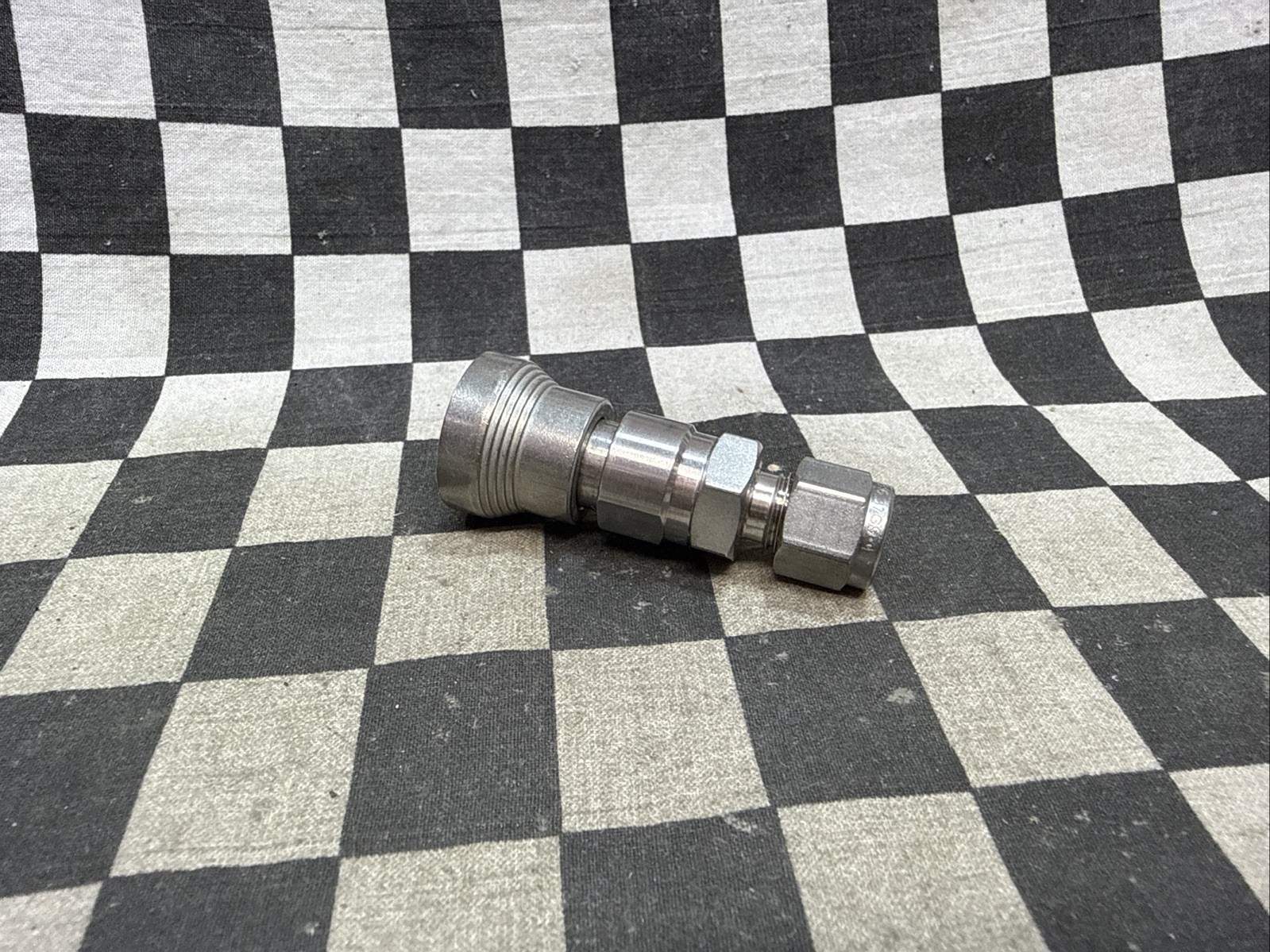 SWAGELOK SS-QC4-B-400, SSQC4B400, Quick Connect Body 1/4″, SHIPSAMEDAY#M72