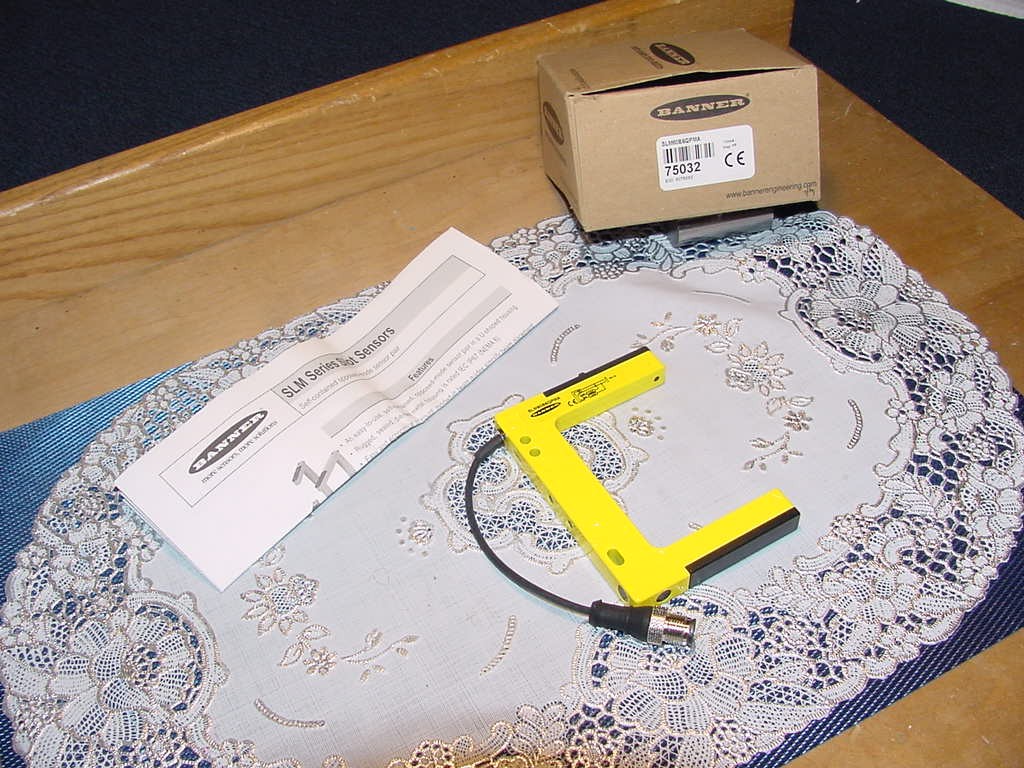 Banner SLM80B6QPMA, 75032, Metal Fixed-Distance Slot Sensor, 10–30 VDC, NEW