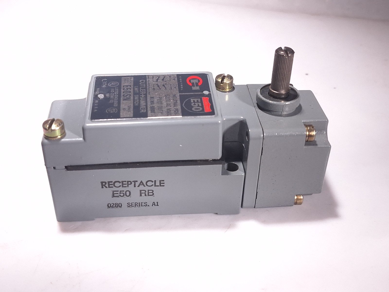 EATON E50NN1 HEAVY DUTY PLUG IN LIMIT SWITCH 2 NO – 2 NC 10A/240VAC