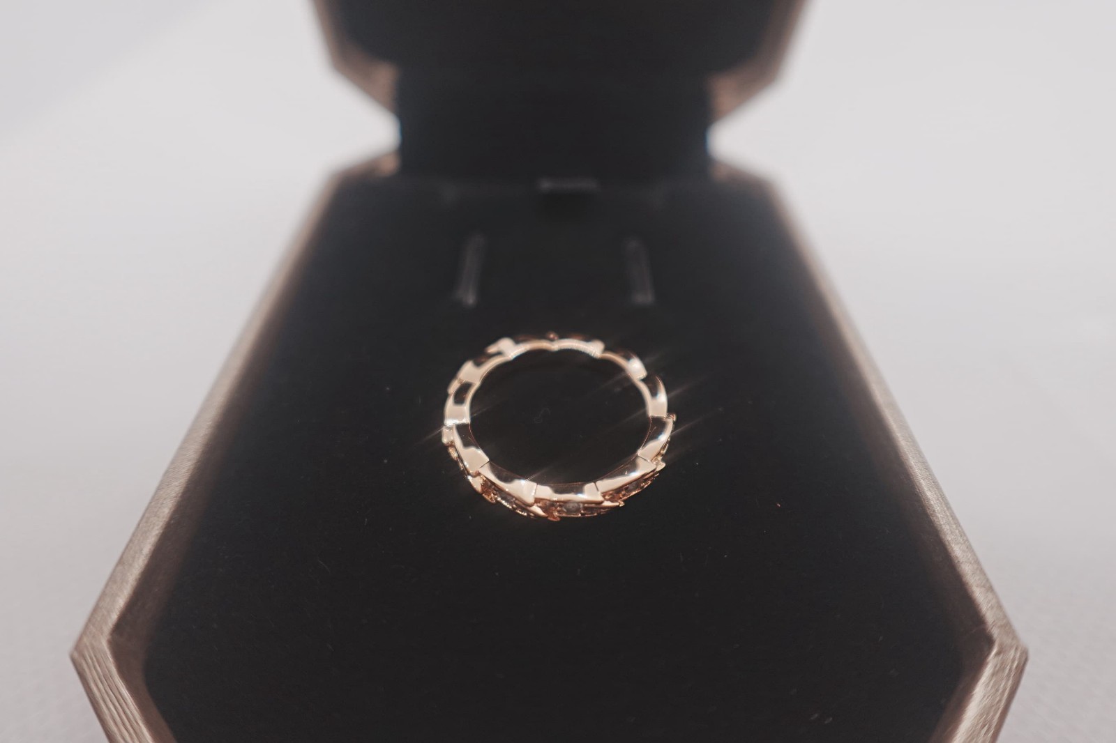 GIFT.Tlffany&co Narrow Ring in 18K Yellow Gold with Pavé Diamonds. USA Size 6