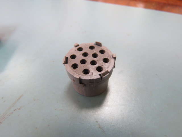 Amphenol 5440 E 212 F Qty of 10 per Lot MULTI ROUND CONNECT panel recept 12×7.5