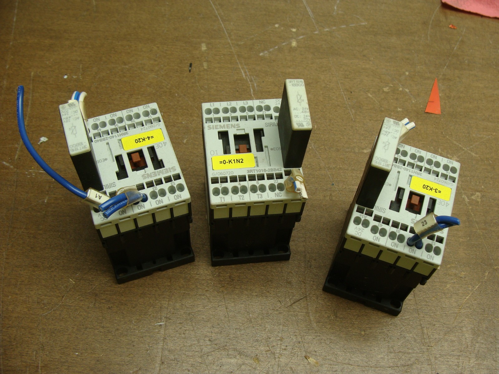 LOT OF 3 SIEMENS CONTACTORS 3RT1016-2BB42 W/3RT1916-1BB00 SURGE SUPRESSOR