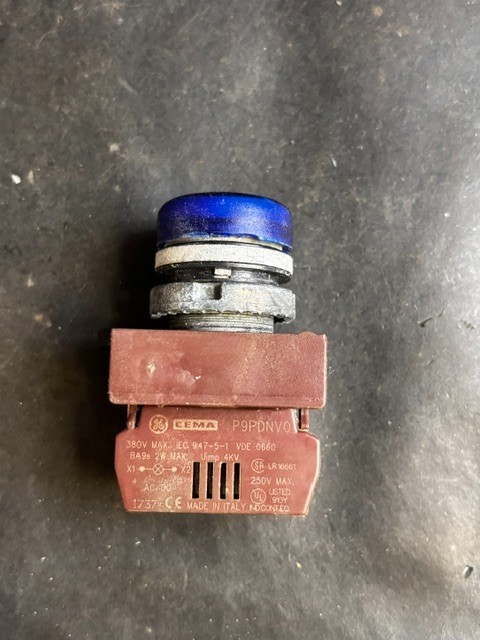 GENERAL ELECTRIC P9PDNV0 BLUE PILOT LIGHT ($11 OBO)