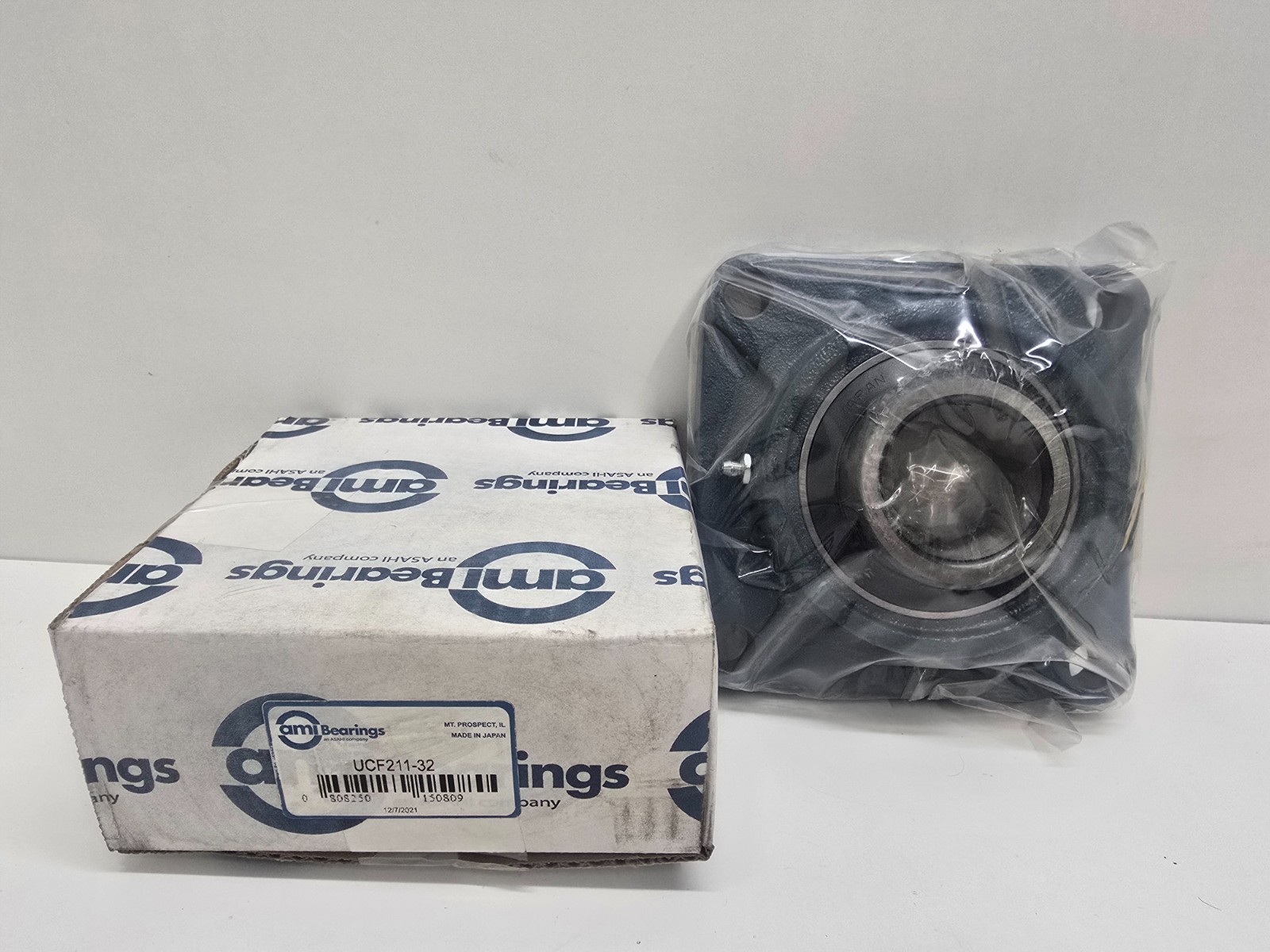 NEW IN BOX! AMI BEARINGS 4 BOLT FLANGE BEARING UCF211-32