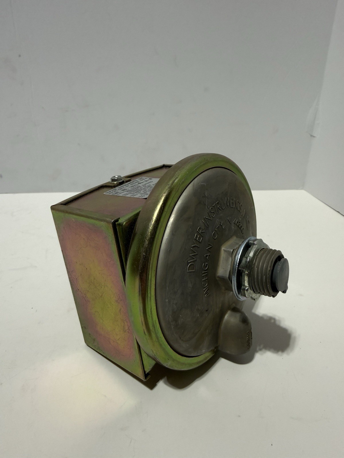 DWYER 1823 Low Differential Pressure Switch Max Pressure 10PSI NEW OPEN BOX