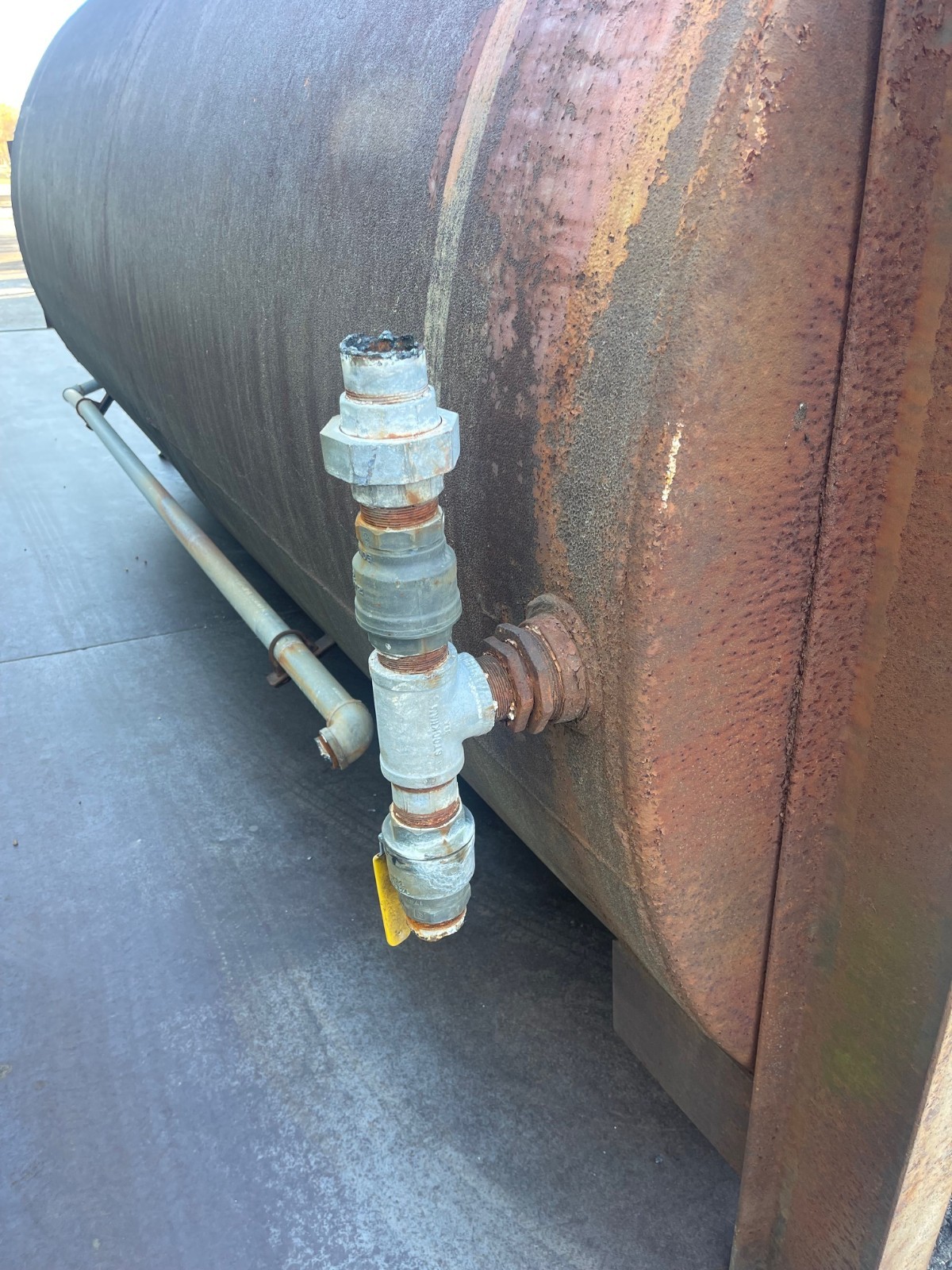 4000 Gal Vertical Liquid Storage Tank, Tank Dia: 7’, Tank H: 14’, Base: 80″x73″