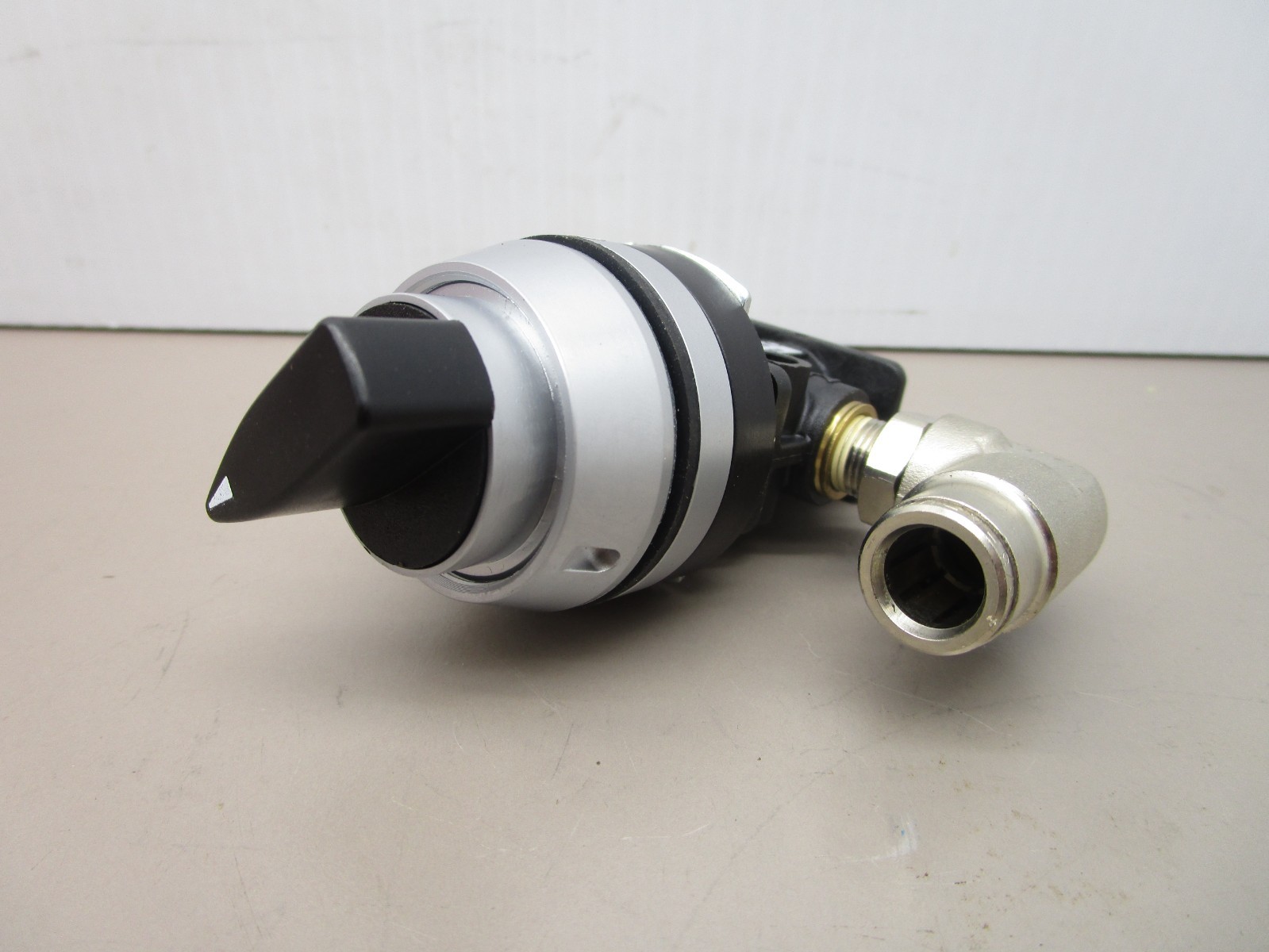 Norgren 265010C Pneumatic Control Valve Switch 72362