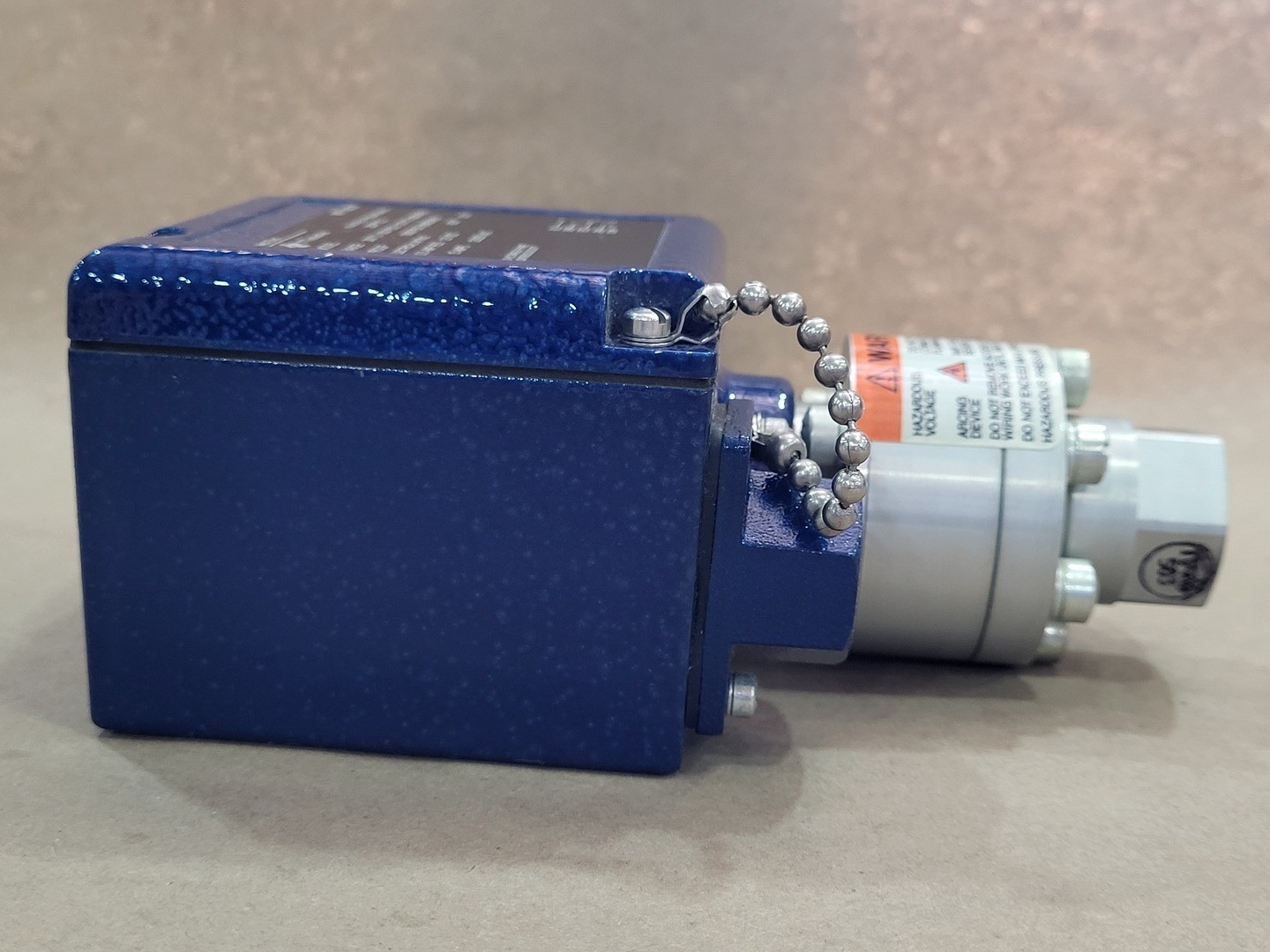 SURPLUS NEW ITT Industries 200P13C3 Adjustable Pressure Switch , 200-1500 psig