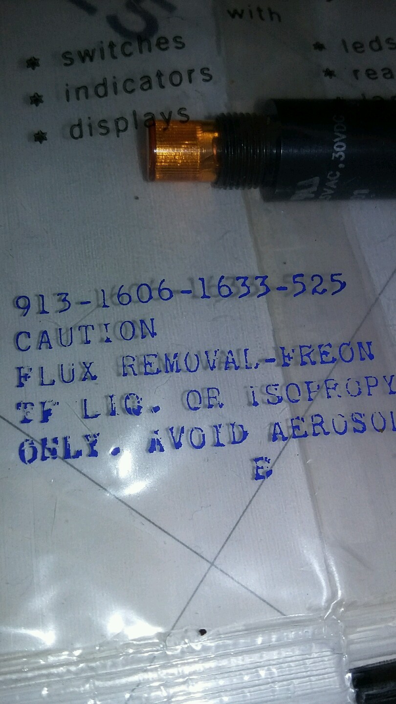 Dialco Dialight 913-1606-1633-525 Orange Push Button Switch loc265
