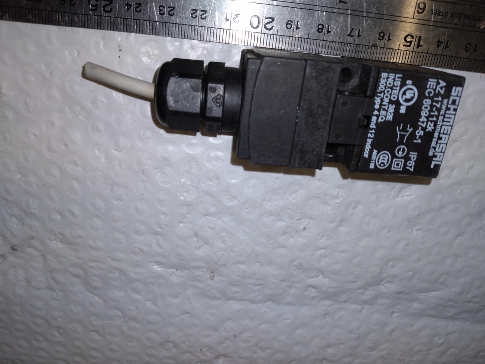 SCHMERSAL AZ 17-11 ZK 60947-5-1