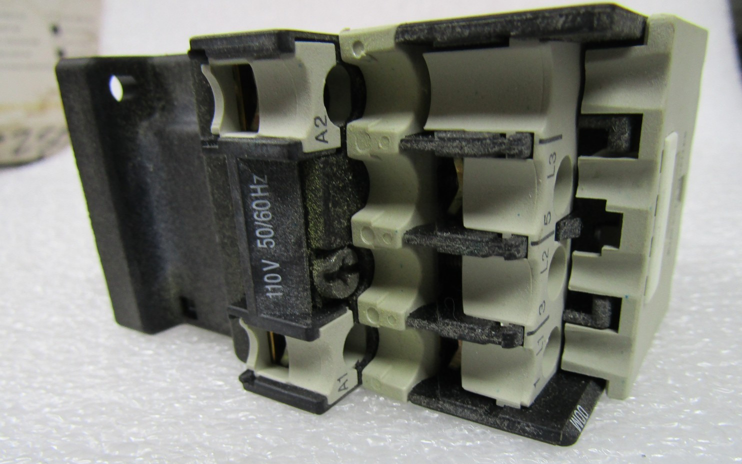 ✌️KLOCKNER MOELLER DIL00 M 3 POLE CONTACTOR COIL 110VAC