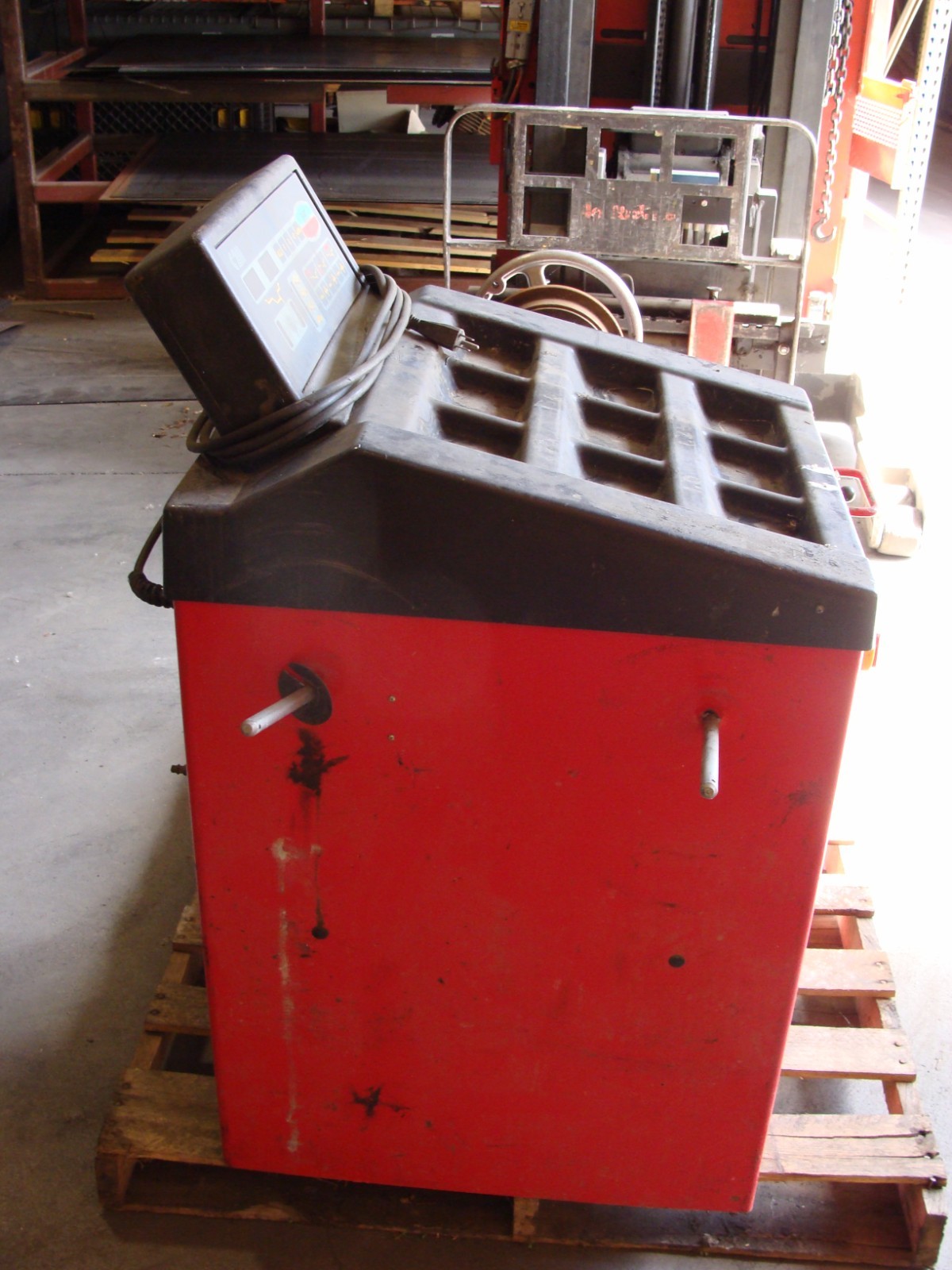 CEMB C211 AUTOMATIC WHEEL BALANCER FOR CARS & HEAVY VEHICLES LIKE BUSES & TRUCKS
