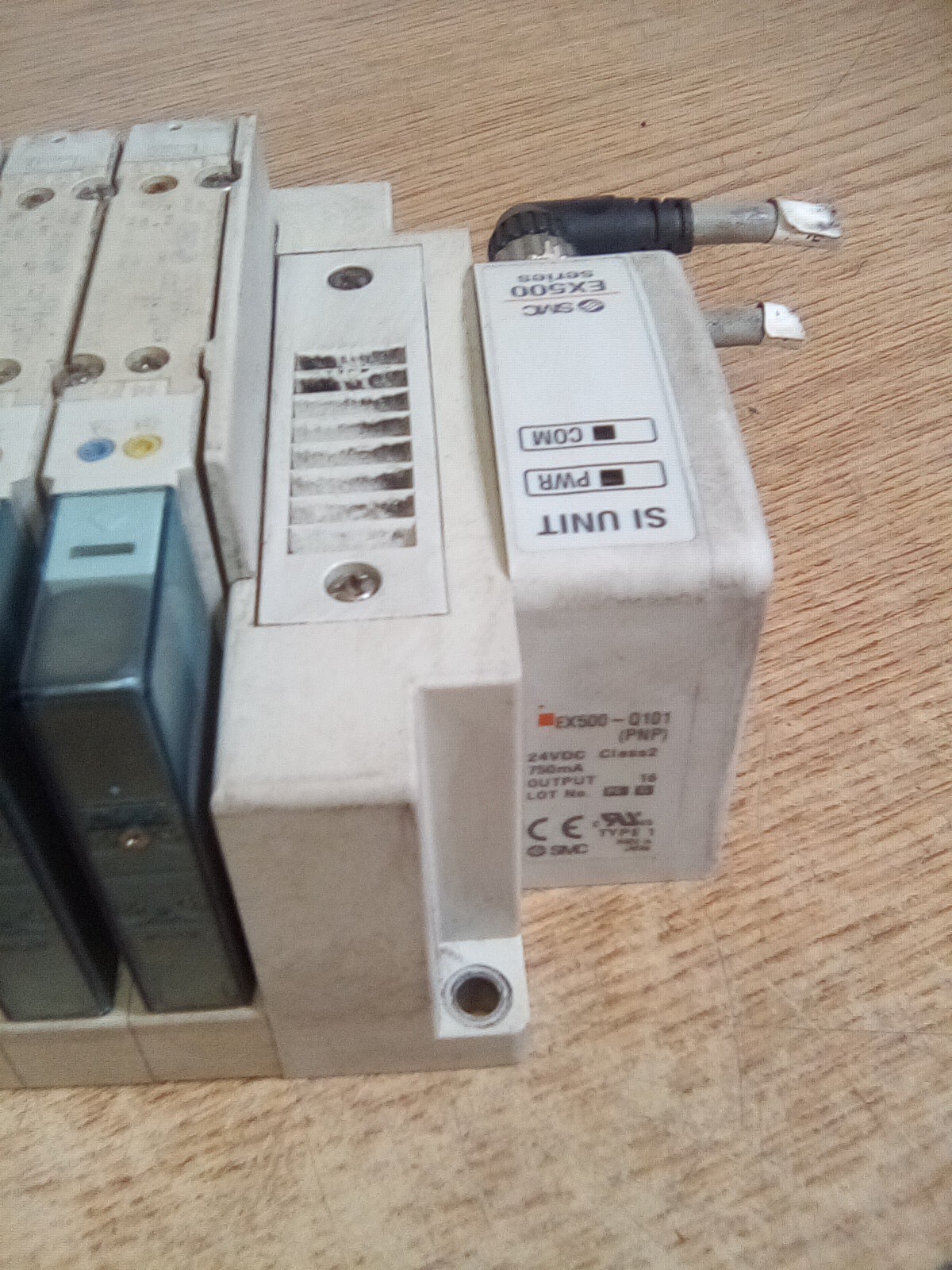SMC EX500 Series 8 Slot Manifold W/ EX500-Q101 & (6) SY5200-5U1