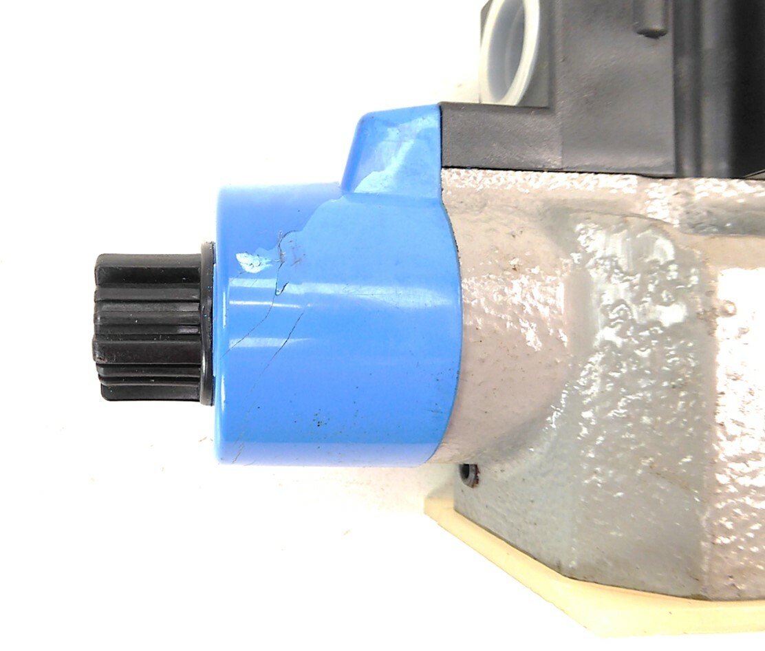 Toyo-oki Kogyo HD3-2S-KcP-03A-LYD 2 / HD32SKcP03ALYD Hydraulic Valve NEW