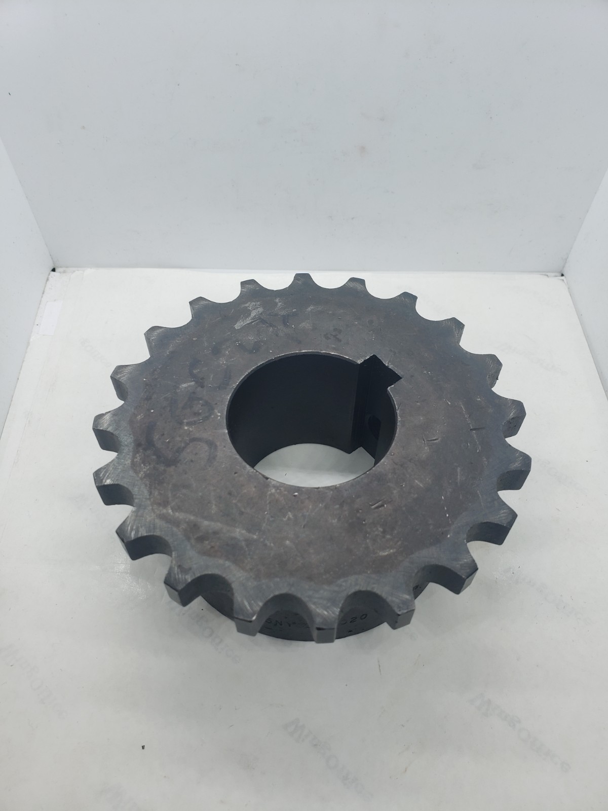 MARTIN 6020 1 15/16 SPROCKET WITH KEYWAY 1-15/16″ BORE 20 TEETH 5 1/2″ OD, NNB