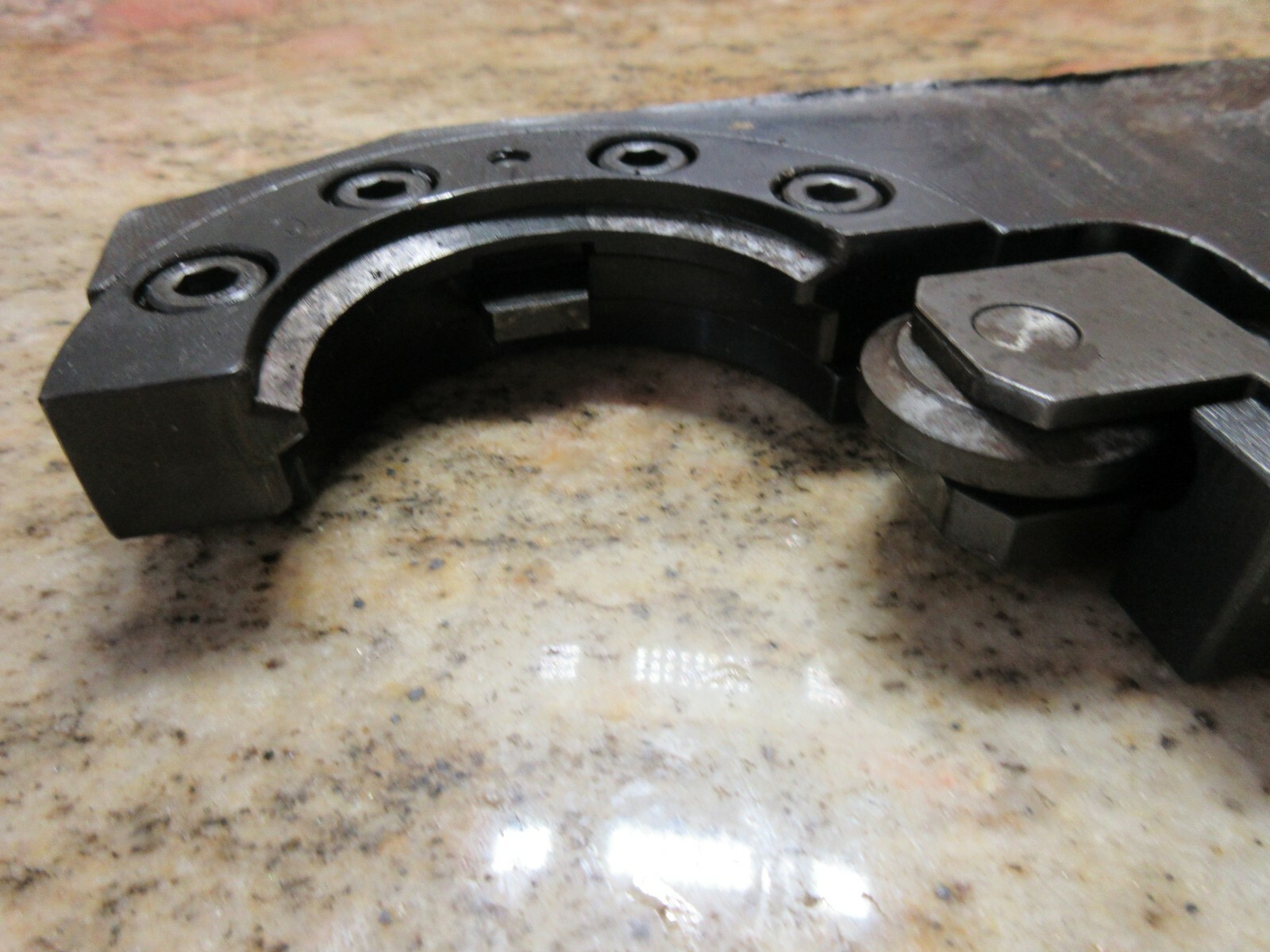 OKUMA MC-4VA OSP5000M-G CNC VERTICAL MILL ATC TOOL CHANGER ARM CAROUSEL