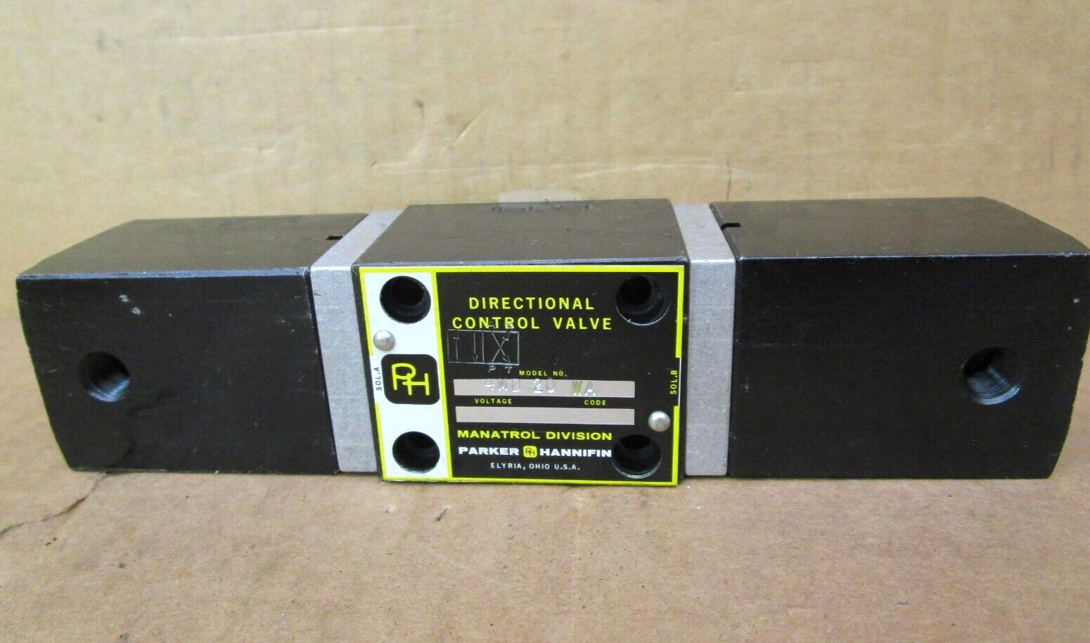 Parker Hydraulic 4 MD 20 WA Directional Control Valve 4MD20WA 50934LR