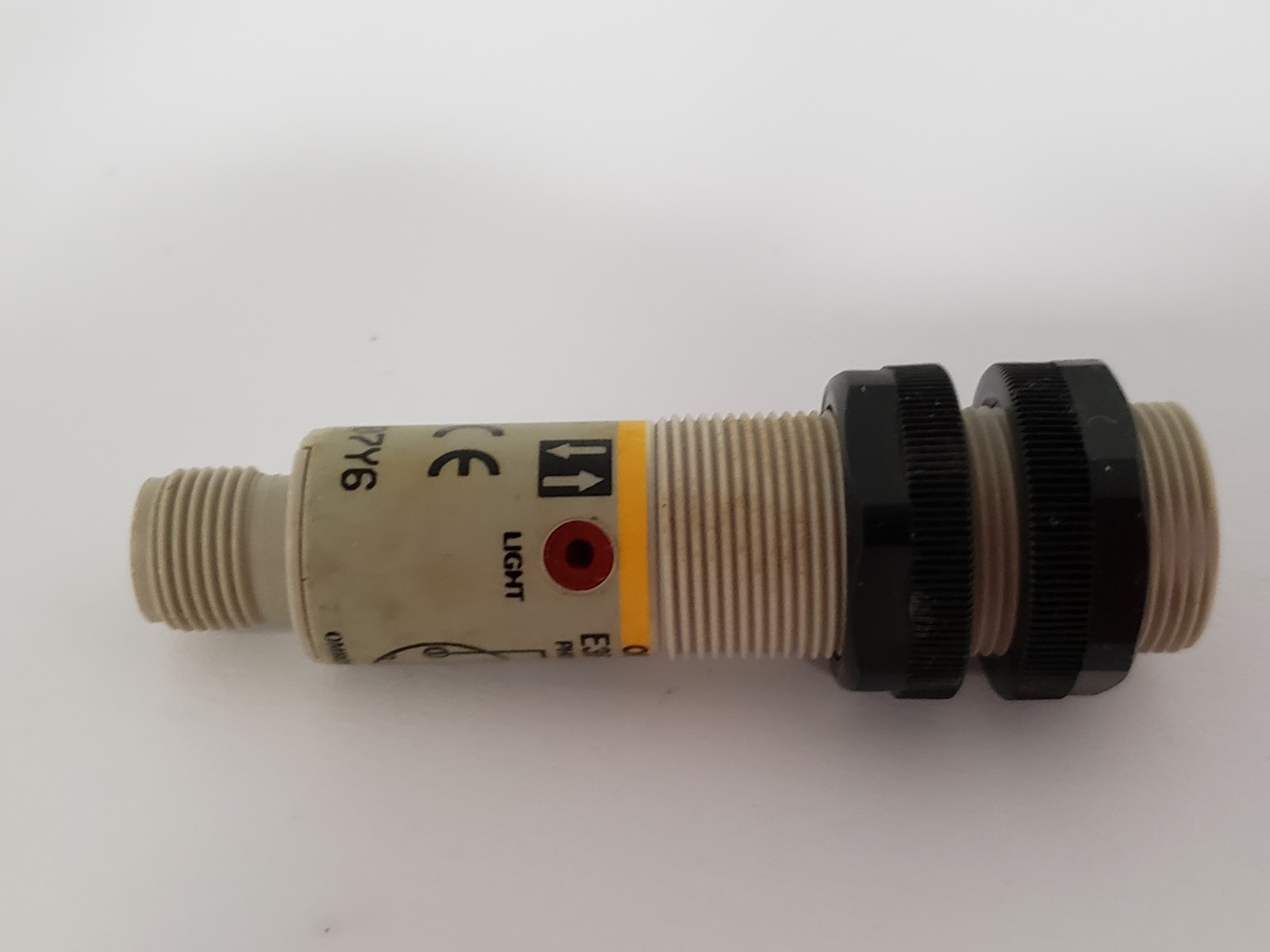 OMRON E3F2-DS10B4-P1 PHOTOELECTIC SENSOR PNP 10-30 VDC 4 PIN