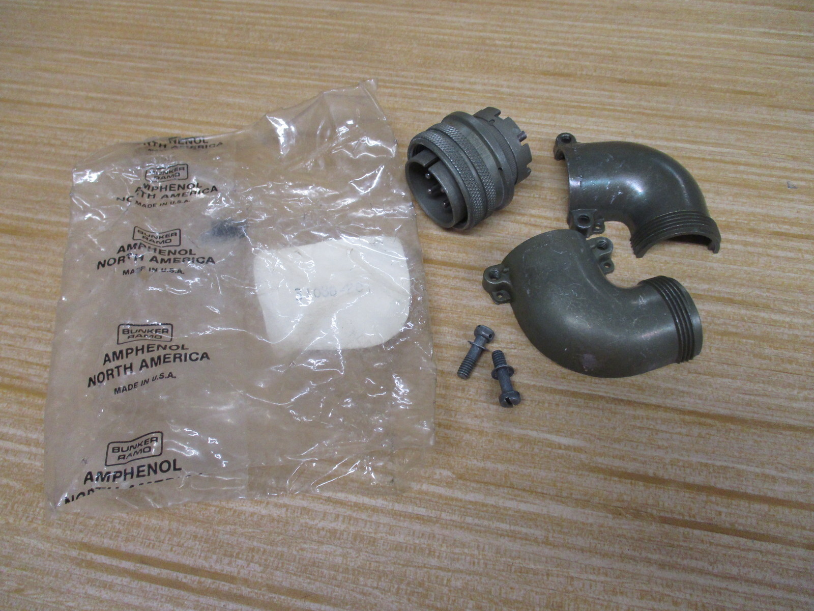 Amphenol 3108B-20 90° Circular Connector 3108B20