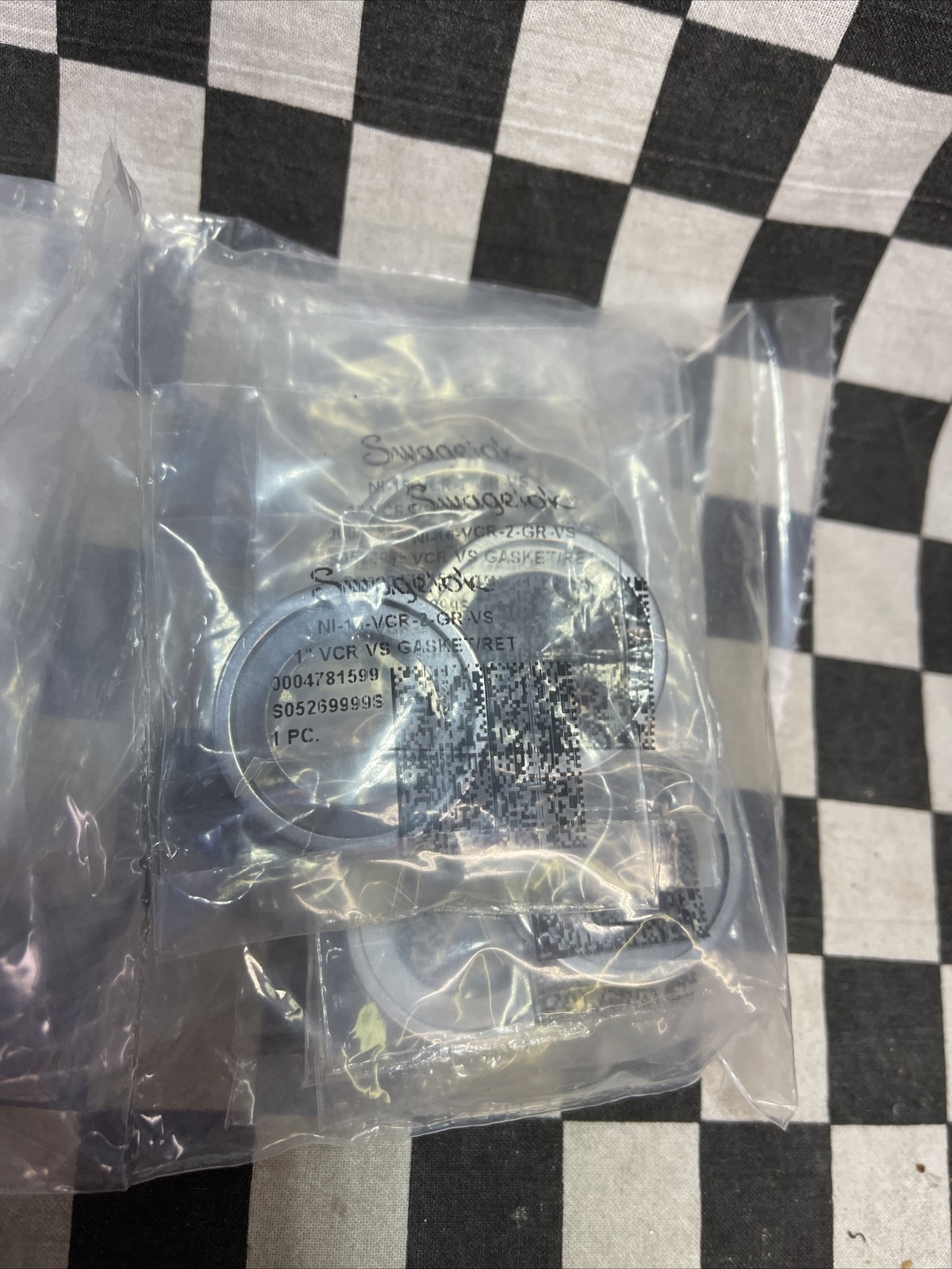 SWAGELOK VCR Face Seal 1″, NI-16-VCR-2-GR-VS, LOT OF 110, SHIPSAMEDAY#1176Q7