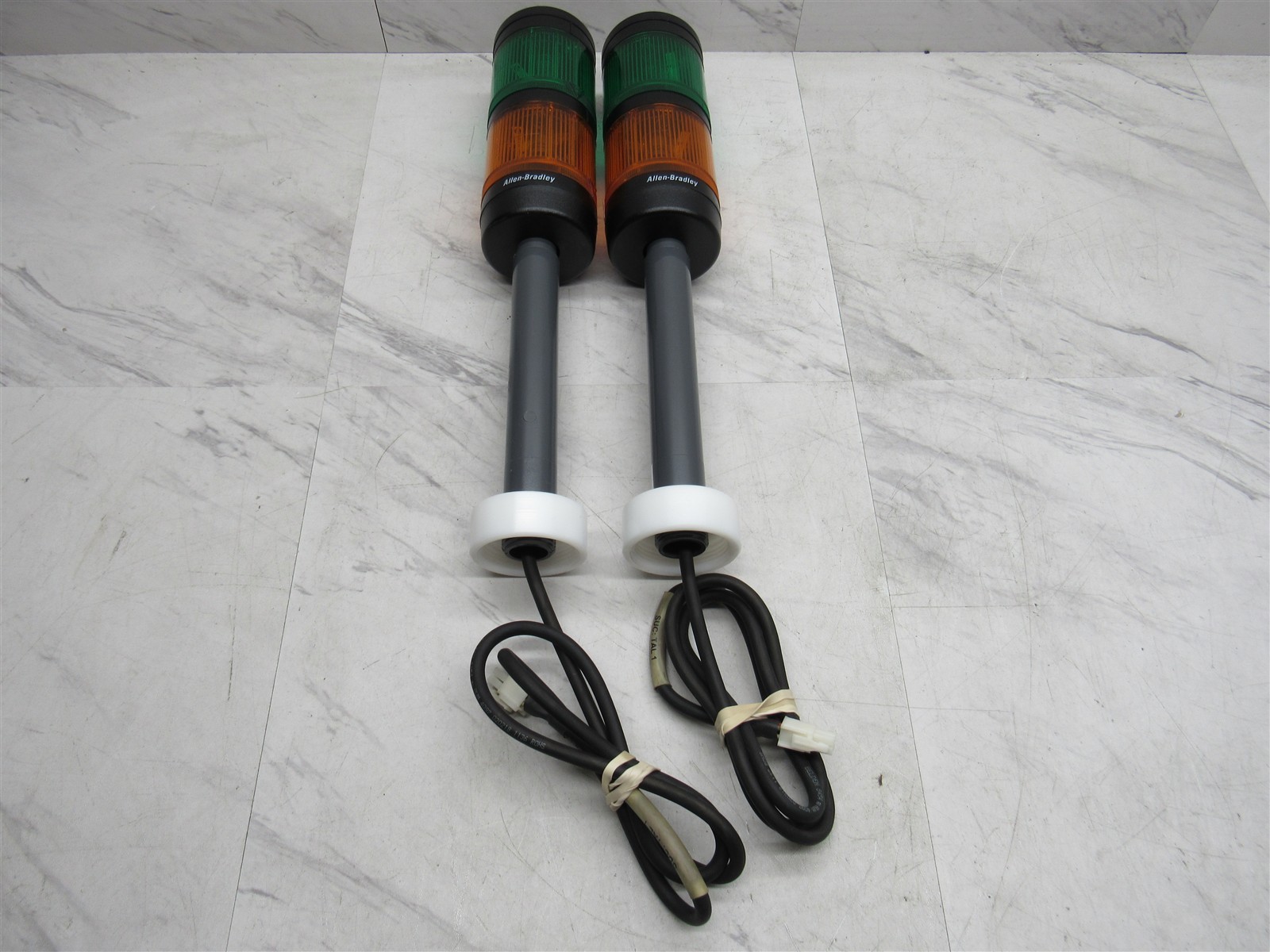 2 LOT Allen Bradley 855T Amber & Green Stack Light with Control Base & Stand