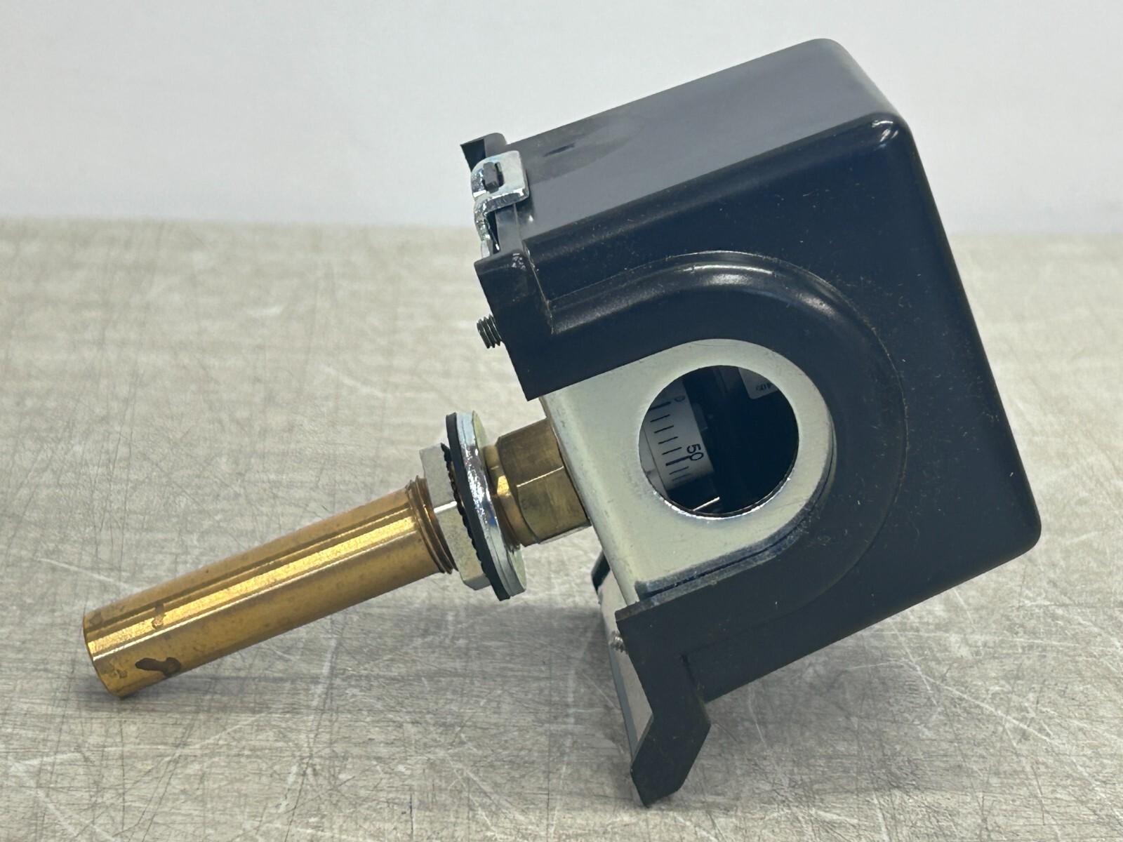 United Electric Control UE B54-15696 Temperature Controller Thermostat Switch