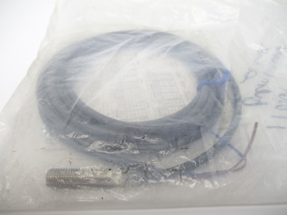 OMRON E2E-X2D1-N 12-24VDC 2M NSMP