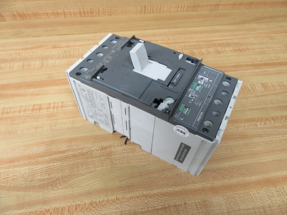 ABB Sace TMAX T4N 250 Circuit Breaker PR221DS 150 Amp/CRACKED HOUSING