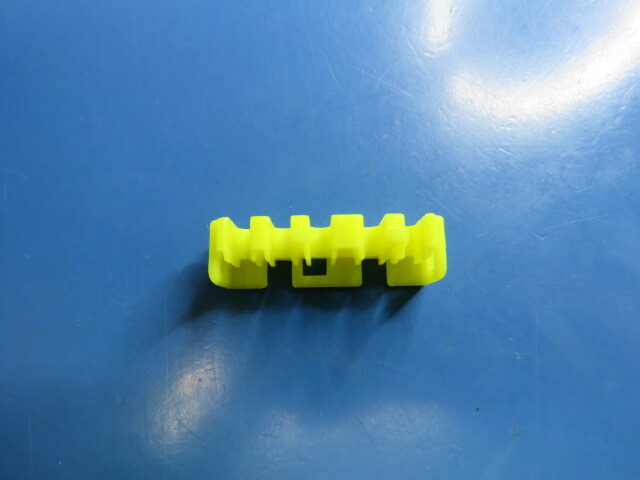 YAZAKI 7157-6100-70 Qty of 80 per Lot SECONDARY LOCK
