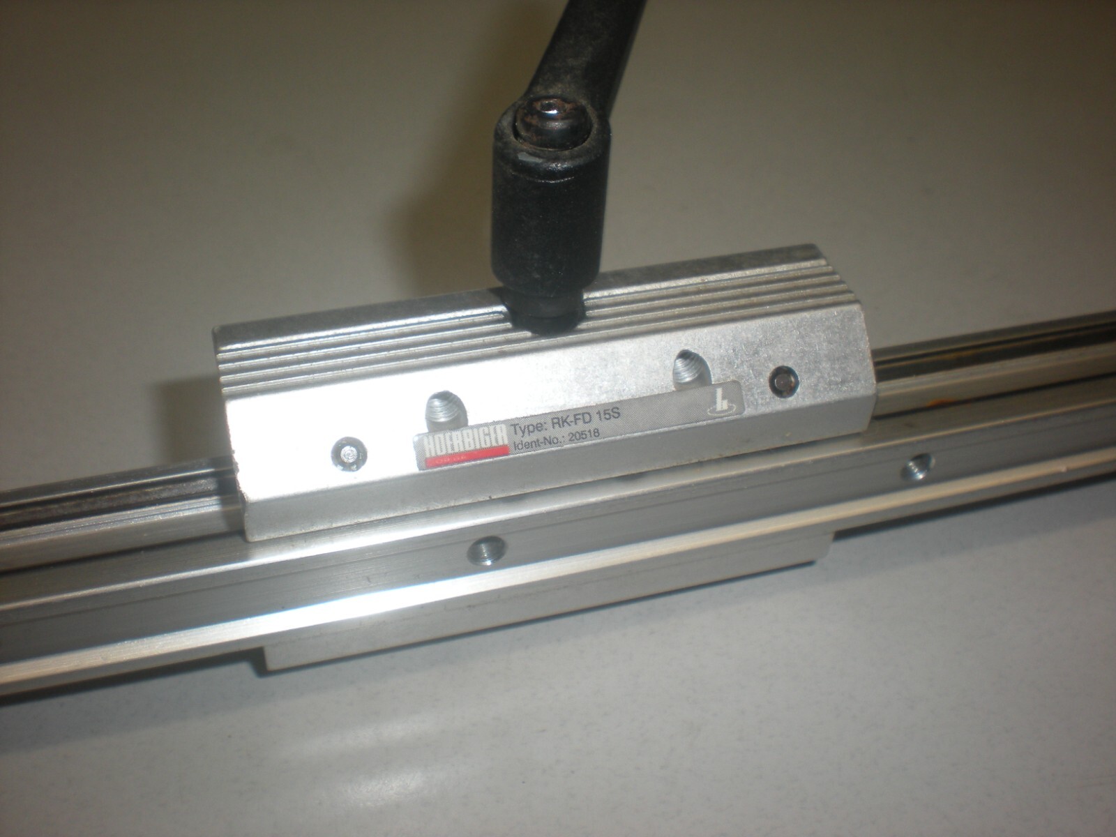 Hoerbiger RK-FS15S Manually Locking Slide on a 13-1/2″ Mountable Rail