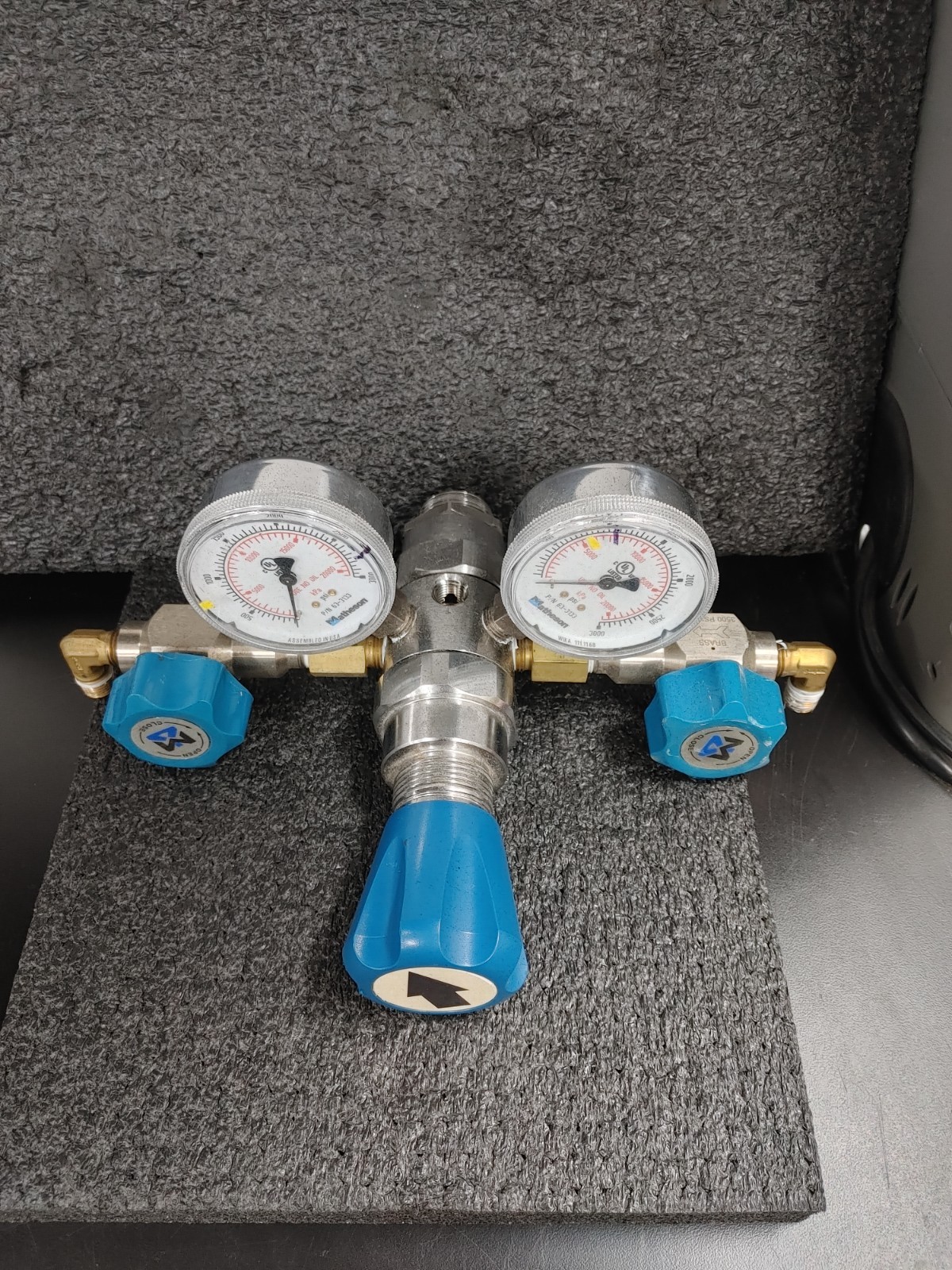 MATHESON High Purity Regulator with MATHESON Valve X2 and Pressure Gauges