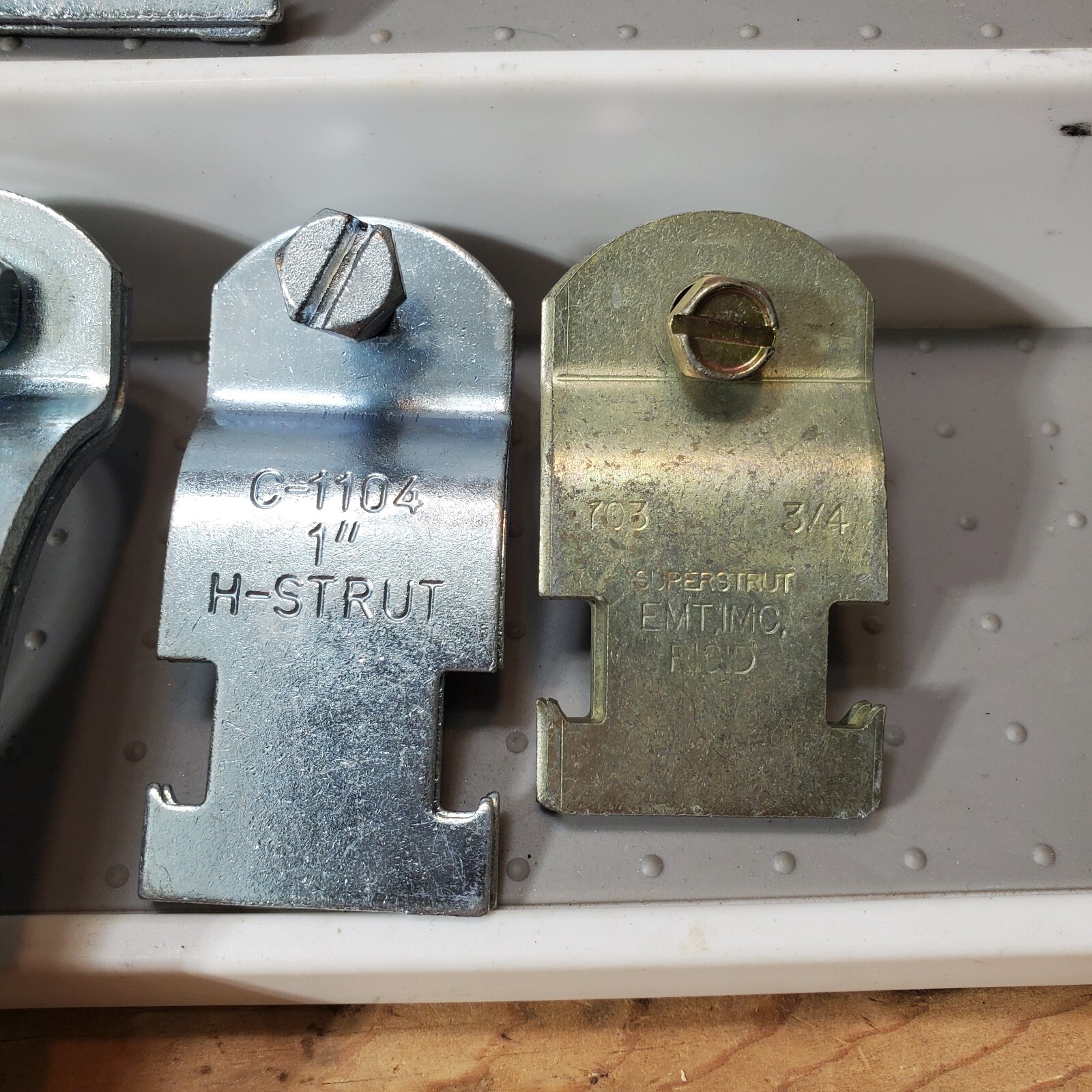 Mixed Lot Rigid Pipe Clamps 9 Steel Strut Clamps 3/4″ – 2.5″