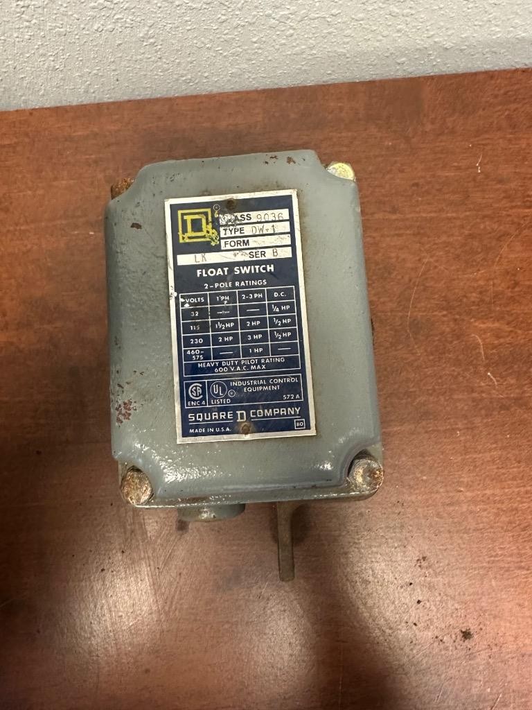 Square-D Company 9036 DW-1, 2-Pole 600V Float Switch Ser B LK