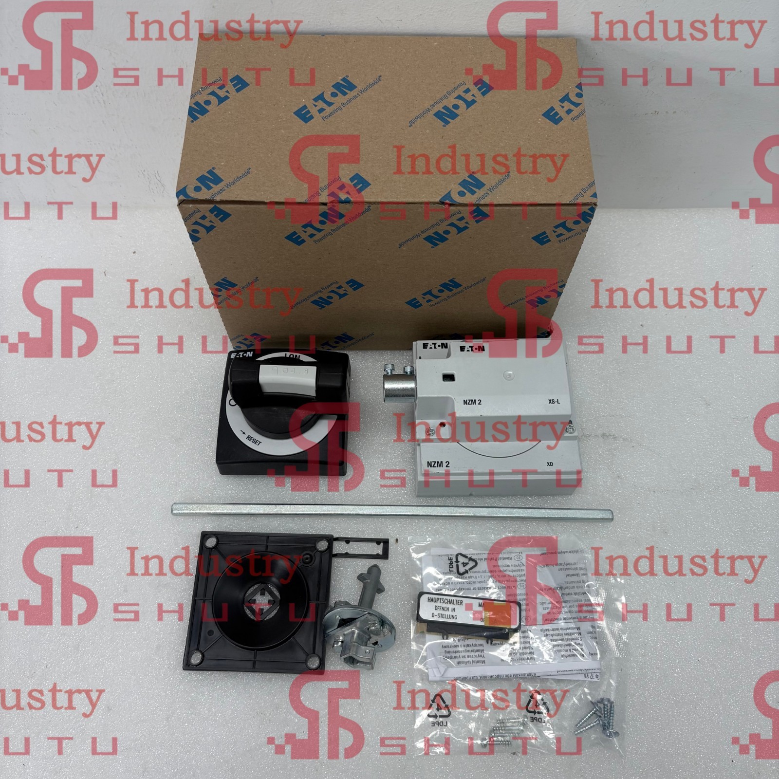 1pcs EATON NZM2-XS-L operating handle IN BOX Quality Guarantee