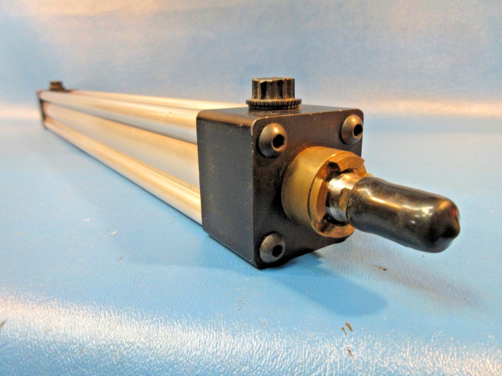 Parker CF2MAUS18AC, Ser 2MA 1.5, 1-1/2 Bore, 16″ Stroke 01.50 CF2MAUS18AC 16.000