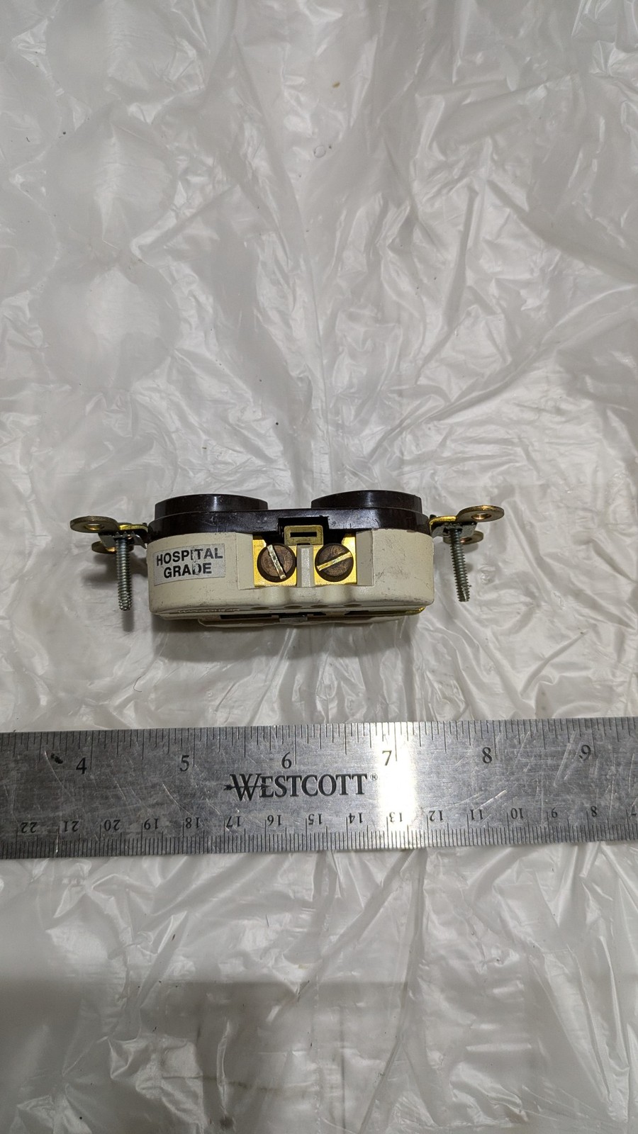 Hubbell Duplex Receptacle 20A 125V HOSPITAL GRADE