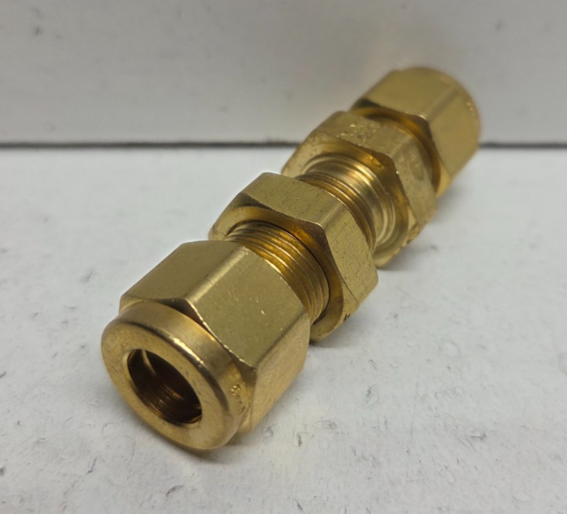 NEW NO BOX! PARKER 3/8″ TUBE OD BRASS BULKHEAD UNION 6BC6-B