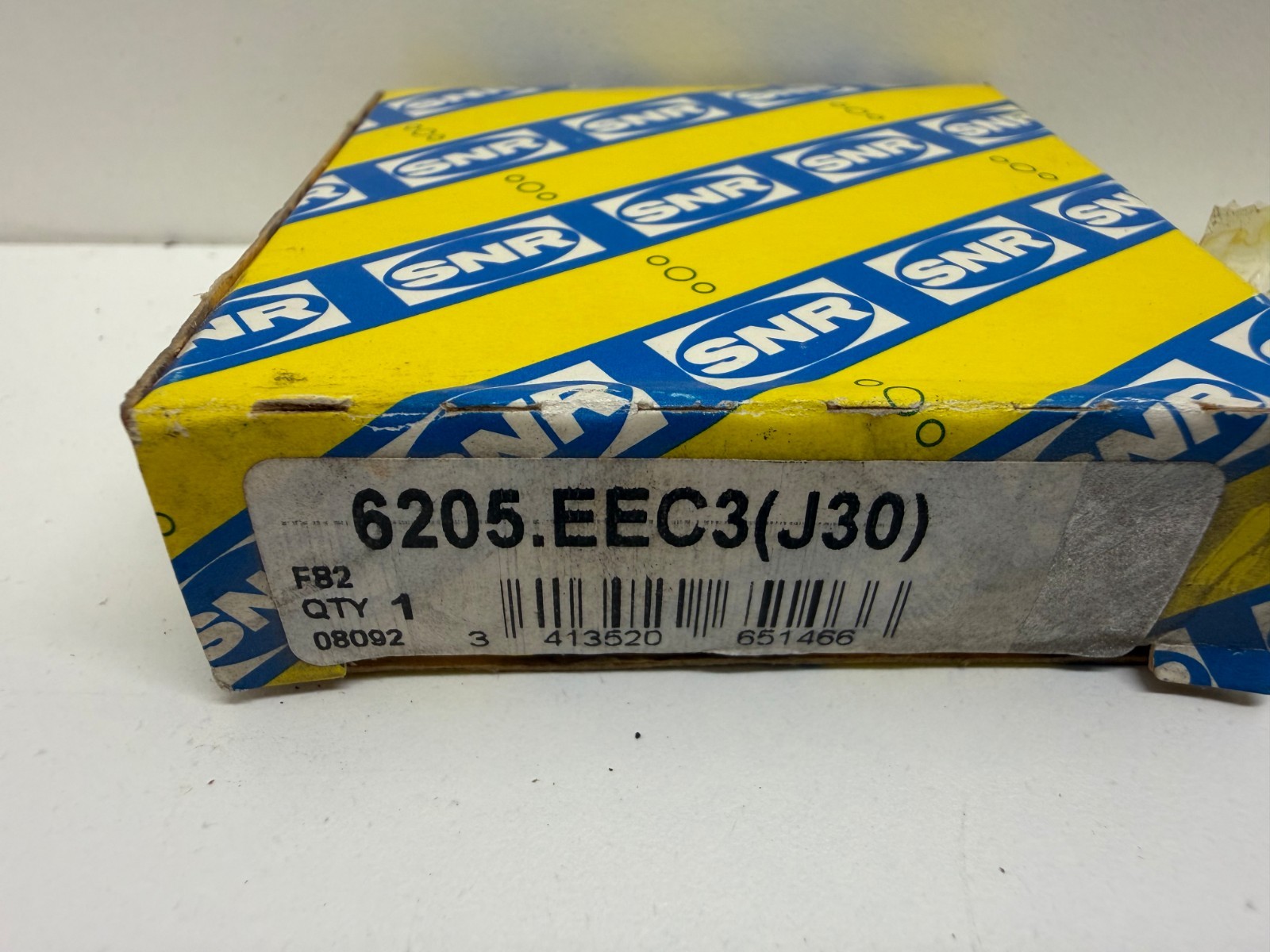 NEW IN BOX! SNR DEEP GROOVE BALL BEARING 6205.EEC3
