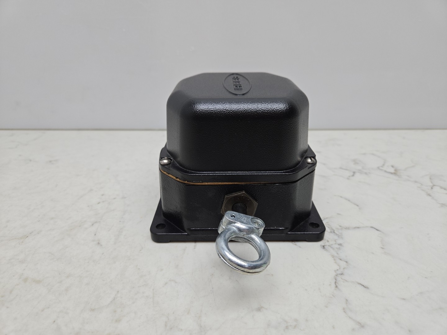 Rees 04944-500 Cable Operator Switch N.O. / N.C. Maintained Black 04944500 New