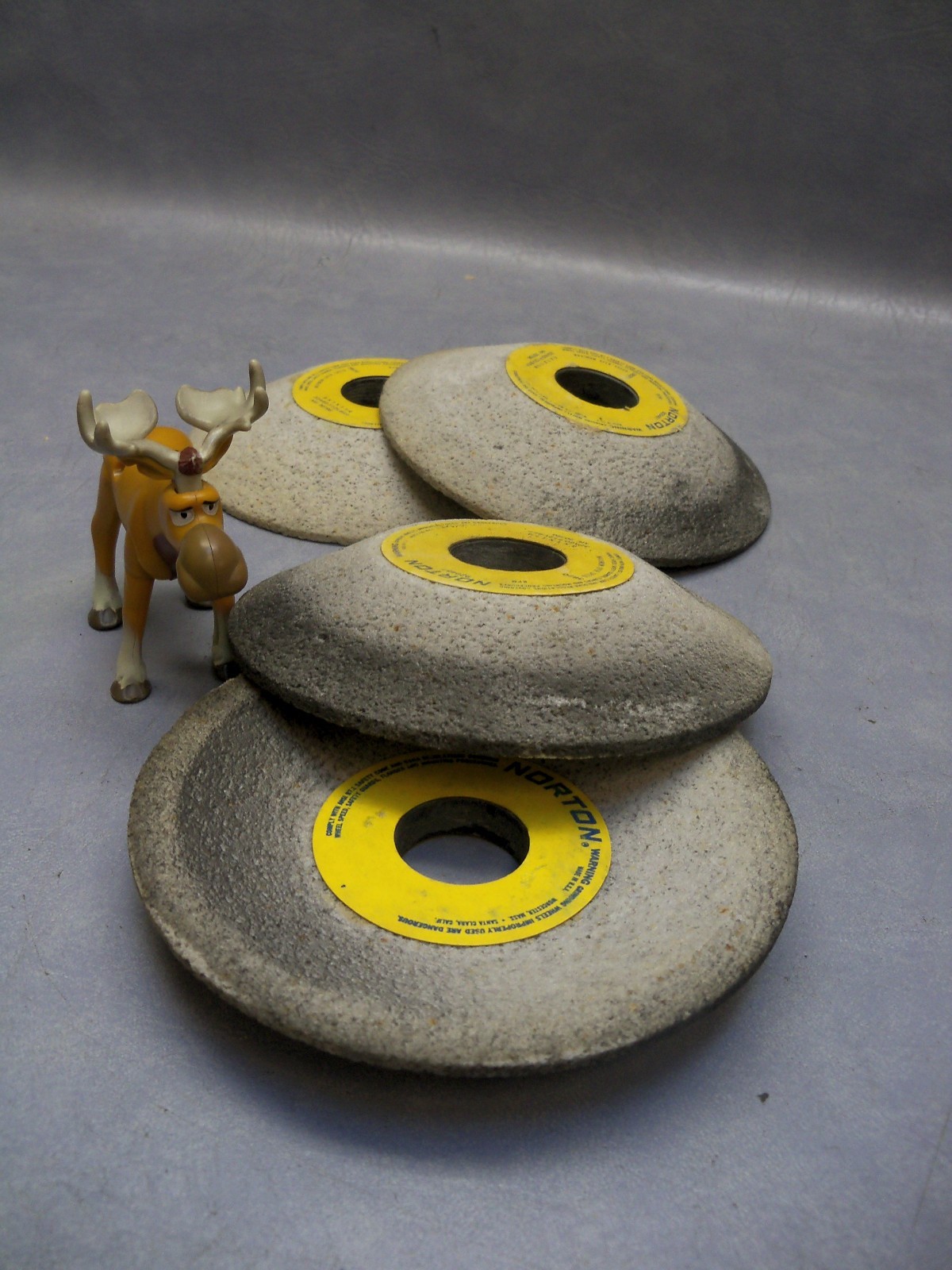 Norton 6X1X1-1/4 Grinding Wheel 32A60-F12VBEP 3820 RPM Lot of 4