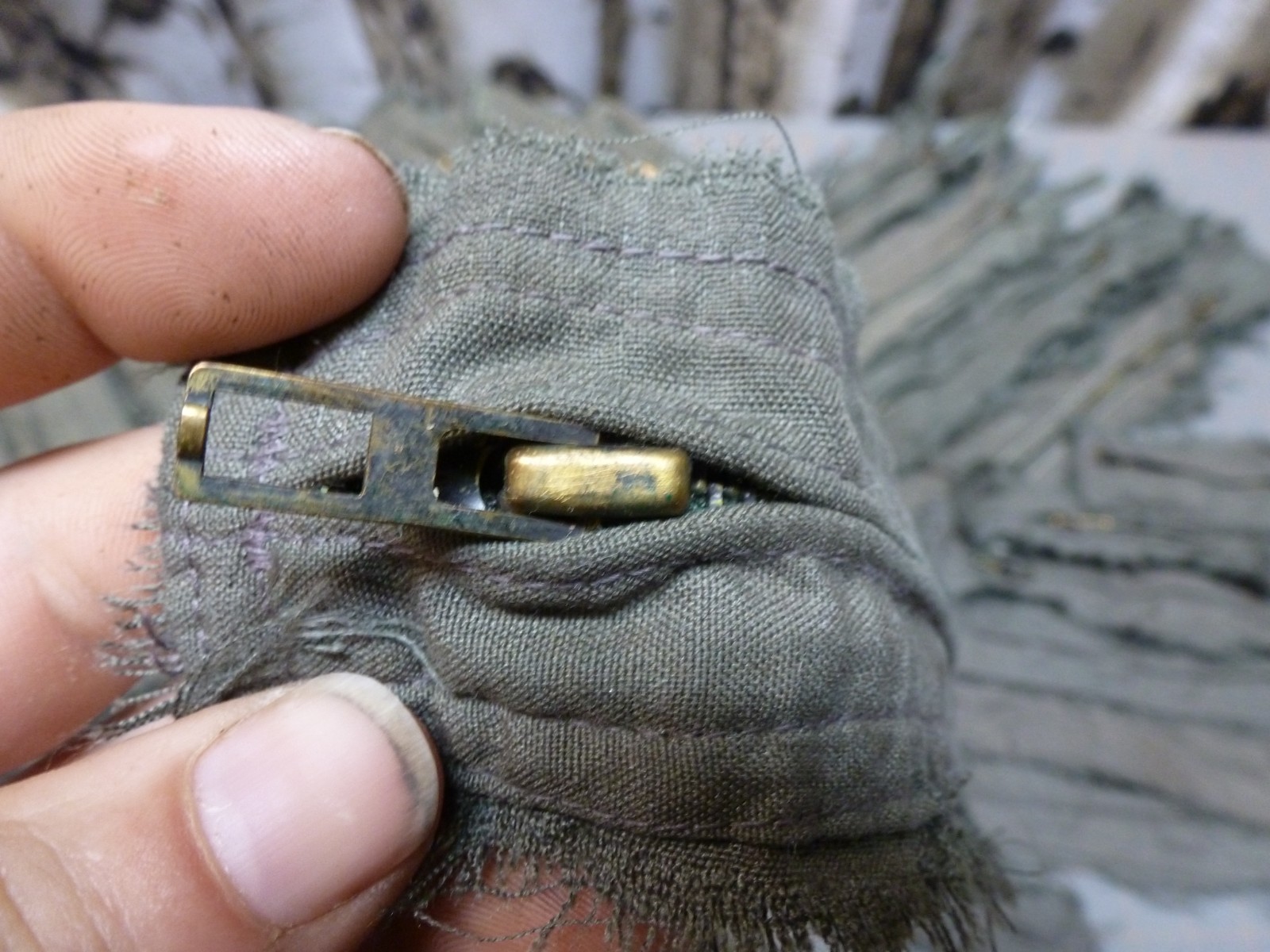 USED Lot of 18 SCOVILL & 11 YKK BRASS Military Green HD Zippers ~26″ 9″ 7″ 6″ 4″