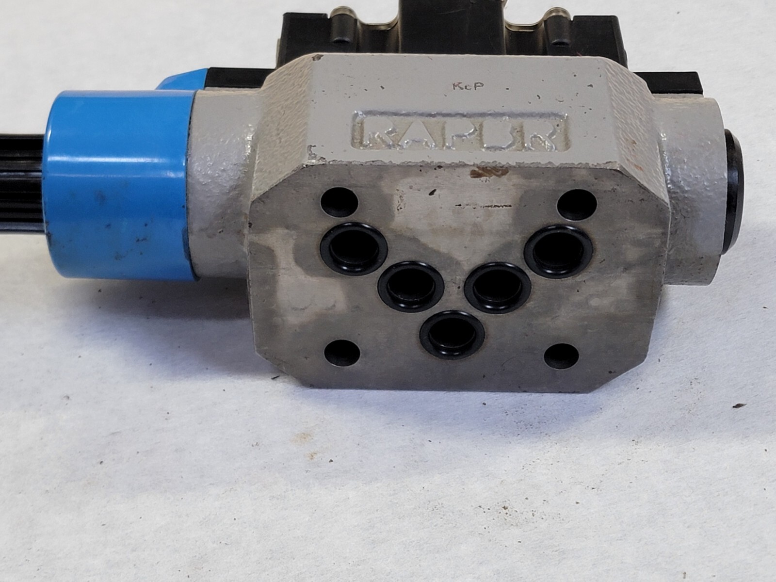 Toyo-oki Kogyo HD3-2S-KcP-03A-LYD 2 Hydraulic Valve NOS FREE SHIP LOC SHF J