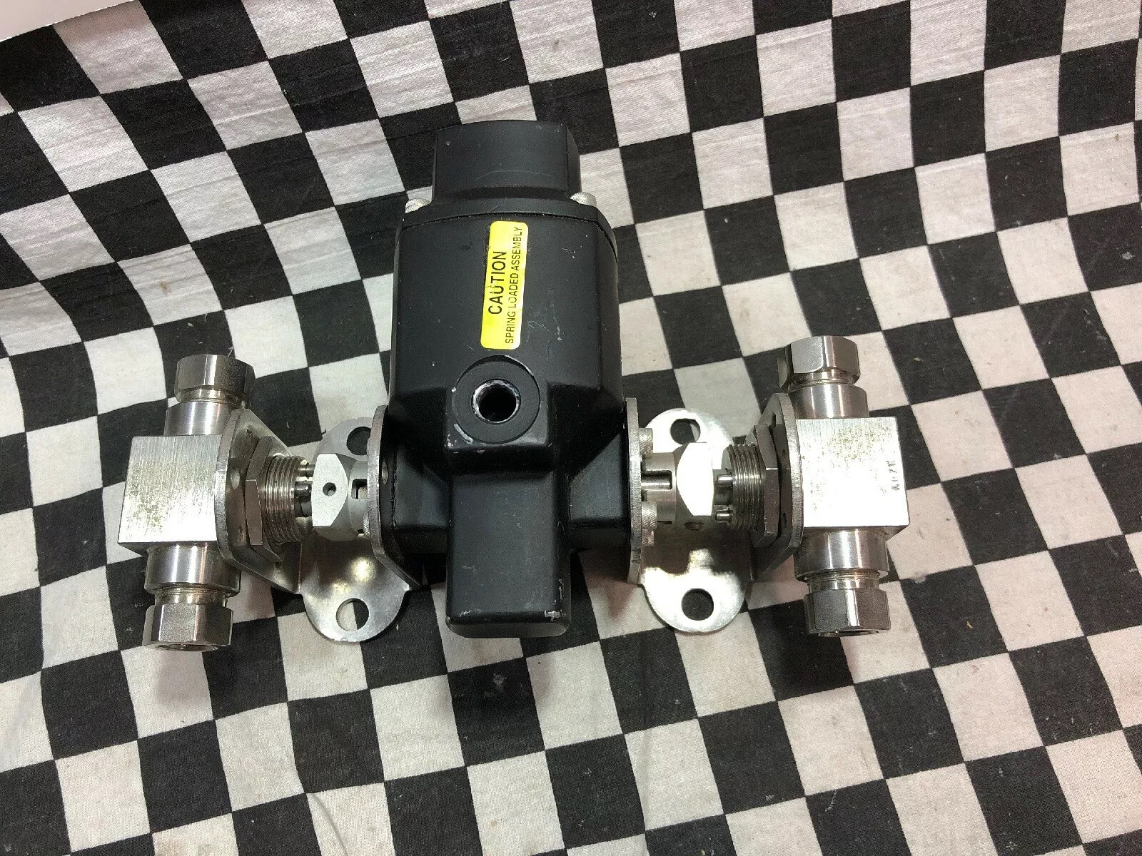 SWAGELOK Pneumatic Spring Return Double Actuator 90°, MS-131-SR & SS-83KF4
